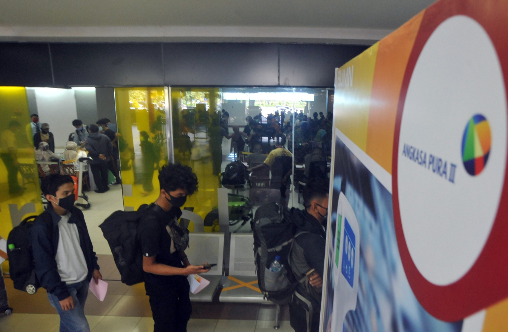 Semua penumpang pesawat udara yang tiba di Padang wajib swab test di bandara, meskipun memiliki hasil tes cepat (rapid test) Covid-19.