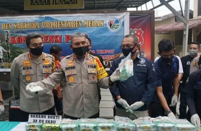 Konferensi pers pengungkapan kasus 35 kilogram sabu di Rumah Sakit Bhayangkara Medan, Selasa (2/6).