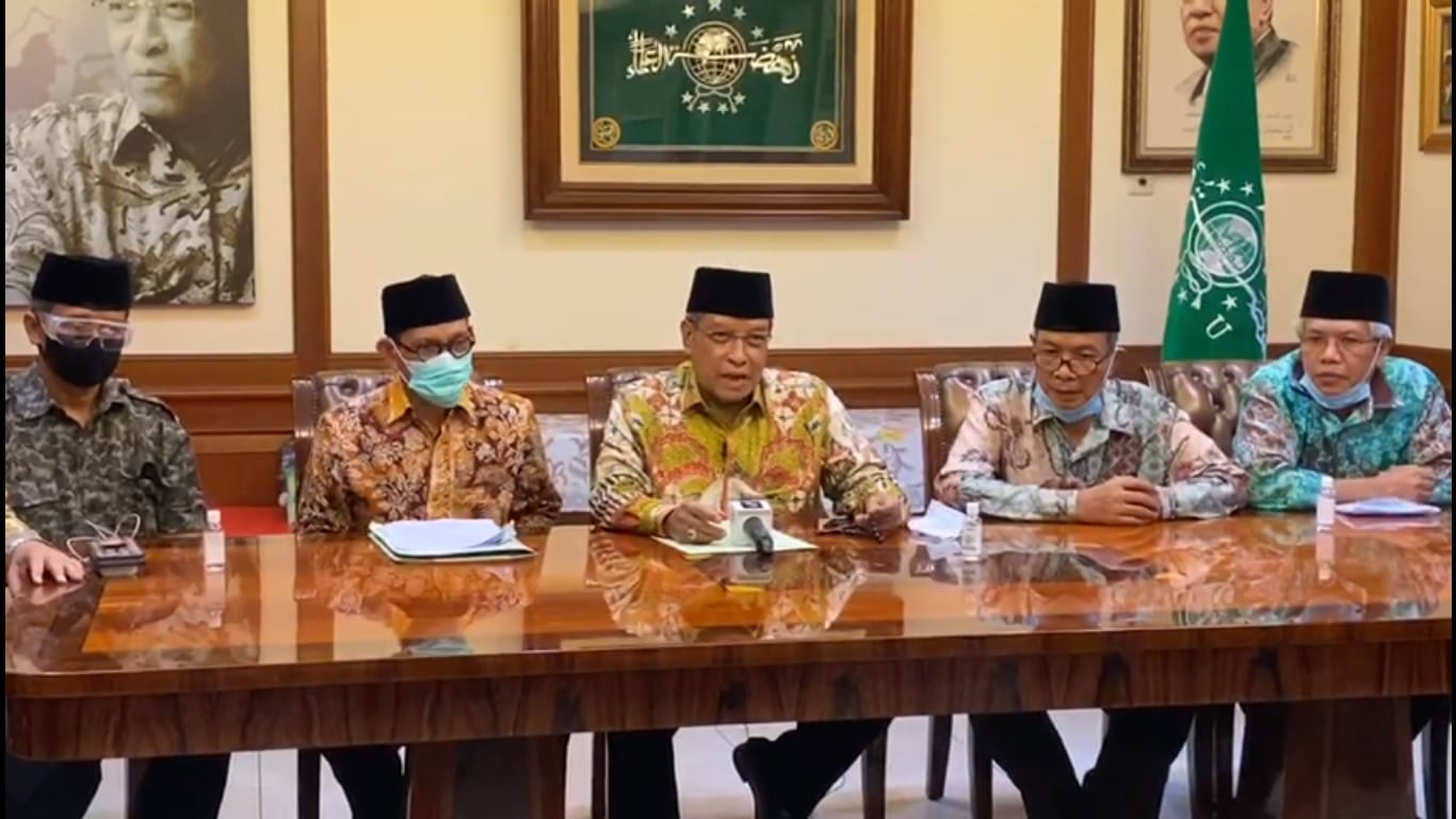 Ketua Umum PBNU Said Aqil Siroj (tengah) memberikan pernyataan sikap terhadap pembahasan RUU HIP