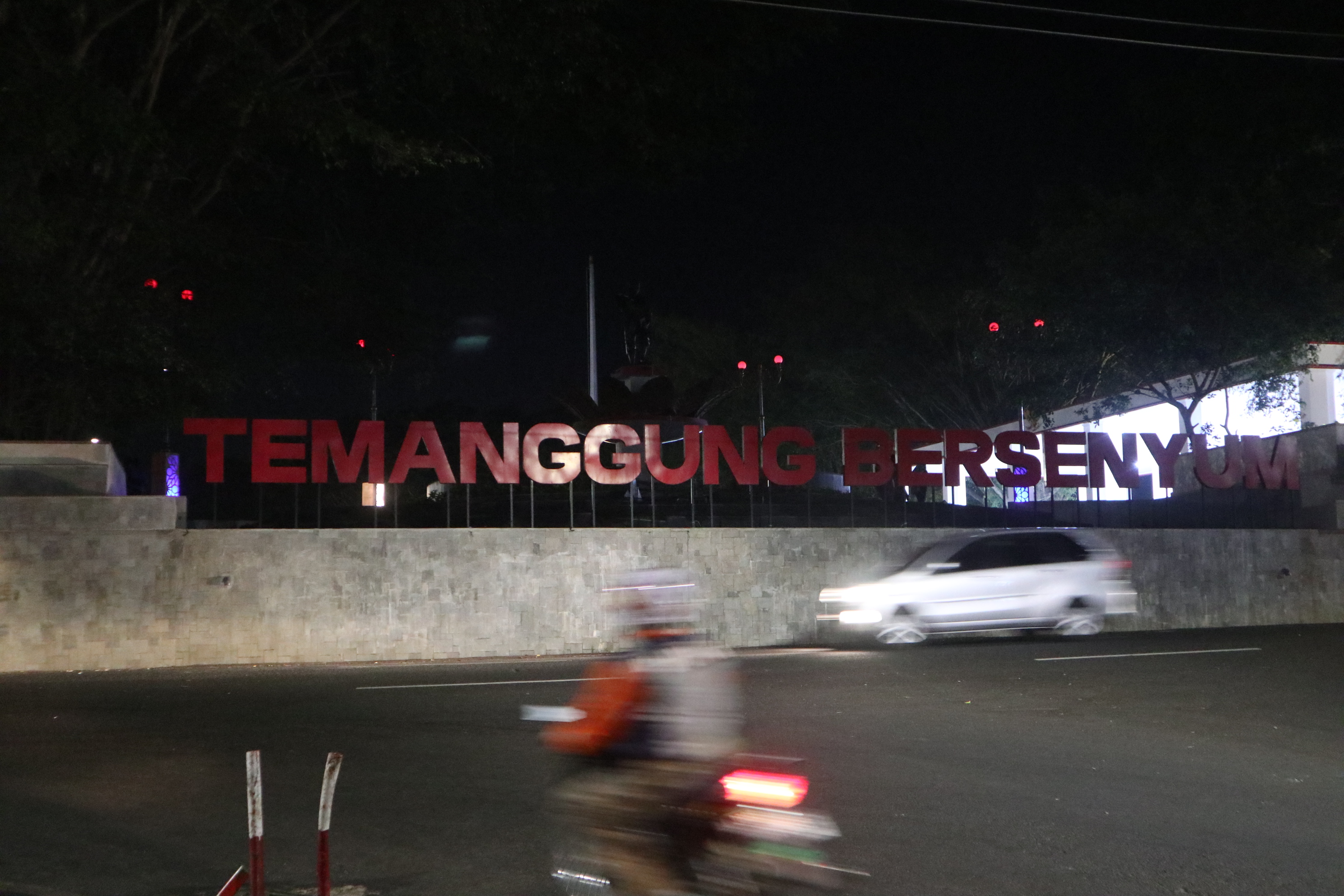 Alun-Alun Temanggung kini disiapkan alat pencuci tangan semi otomatis untuk mencegah penyebaran Covid-19