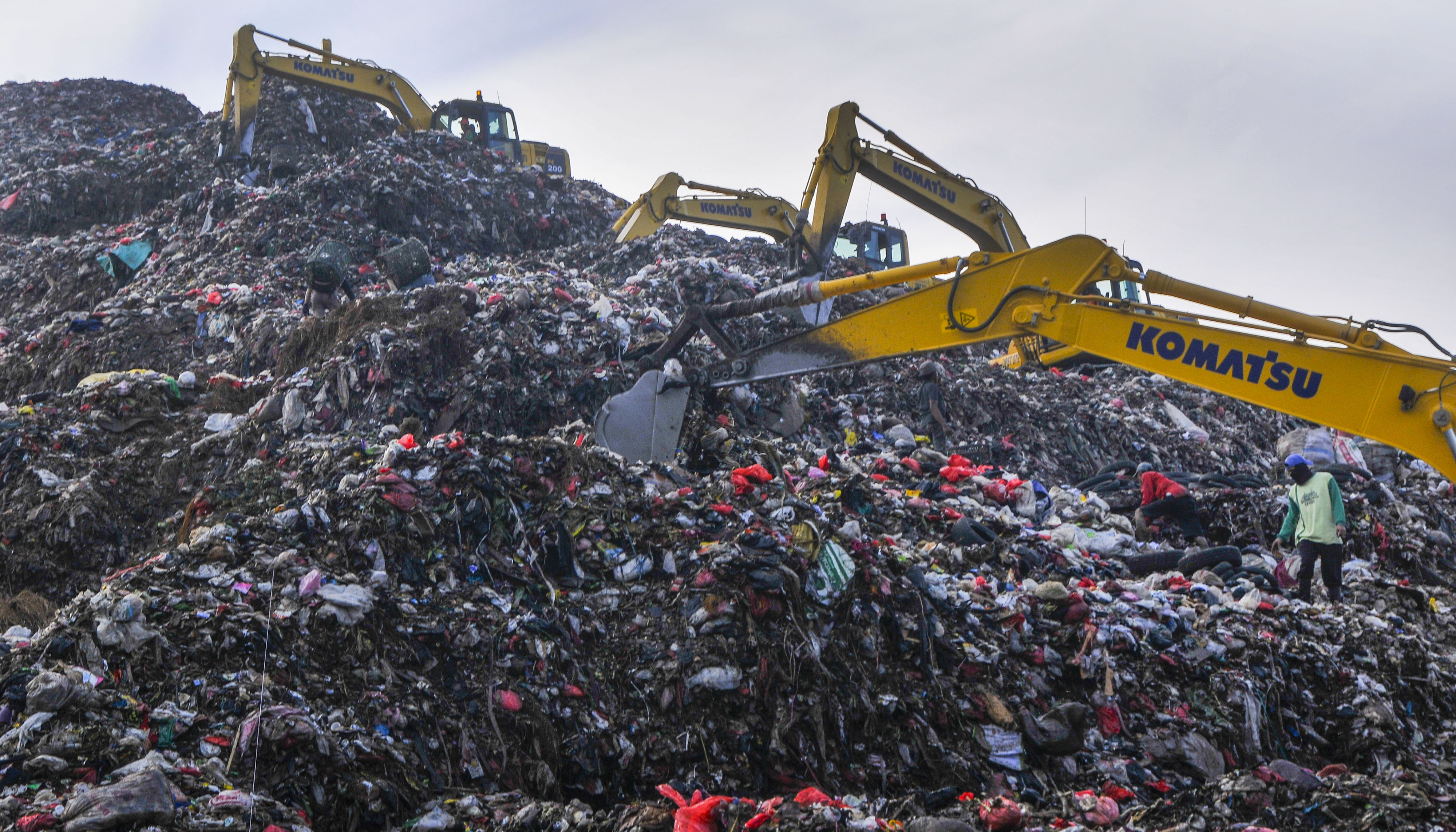 Tempat Pembuangan Sampah Terpadu (TPST) Bantargebang, Bekasi, Jawa Barat.