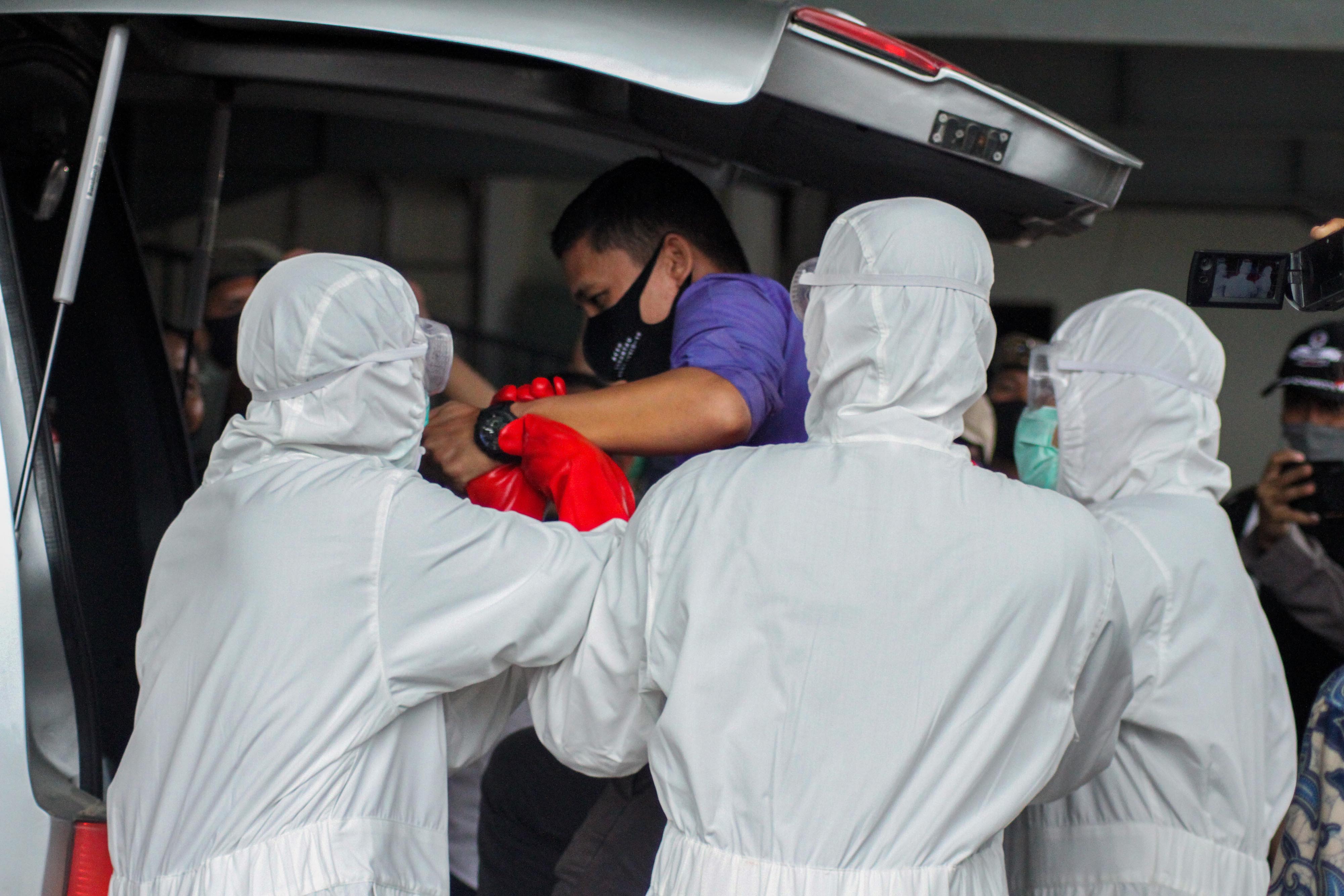 Ilustrasi penanganan pasien covid-19