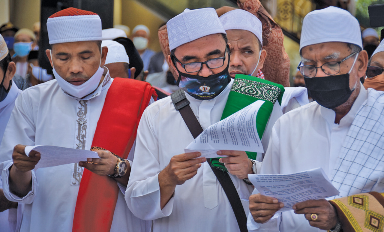 Sejumlah pemimpin ormas, tokoh agama, dan tokoh masyarakat NTB membacakan pernyataan sikap saat aksi damai terkait dengan RUU HIP.