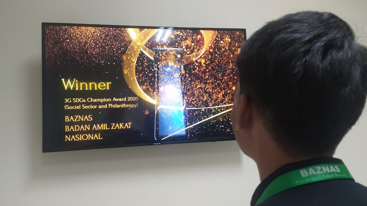 Baznas sukses meraih penghargaan Global Good Governance SDGs Champion Award 2020. 