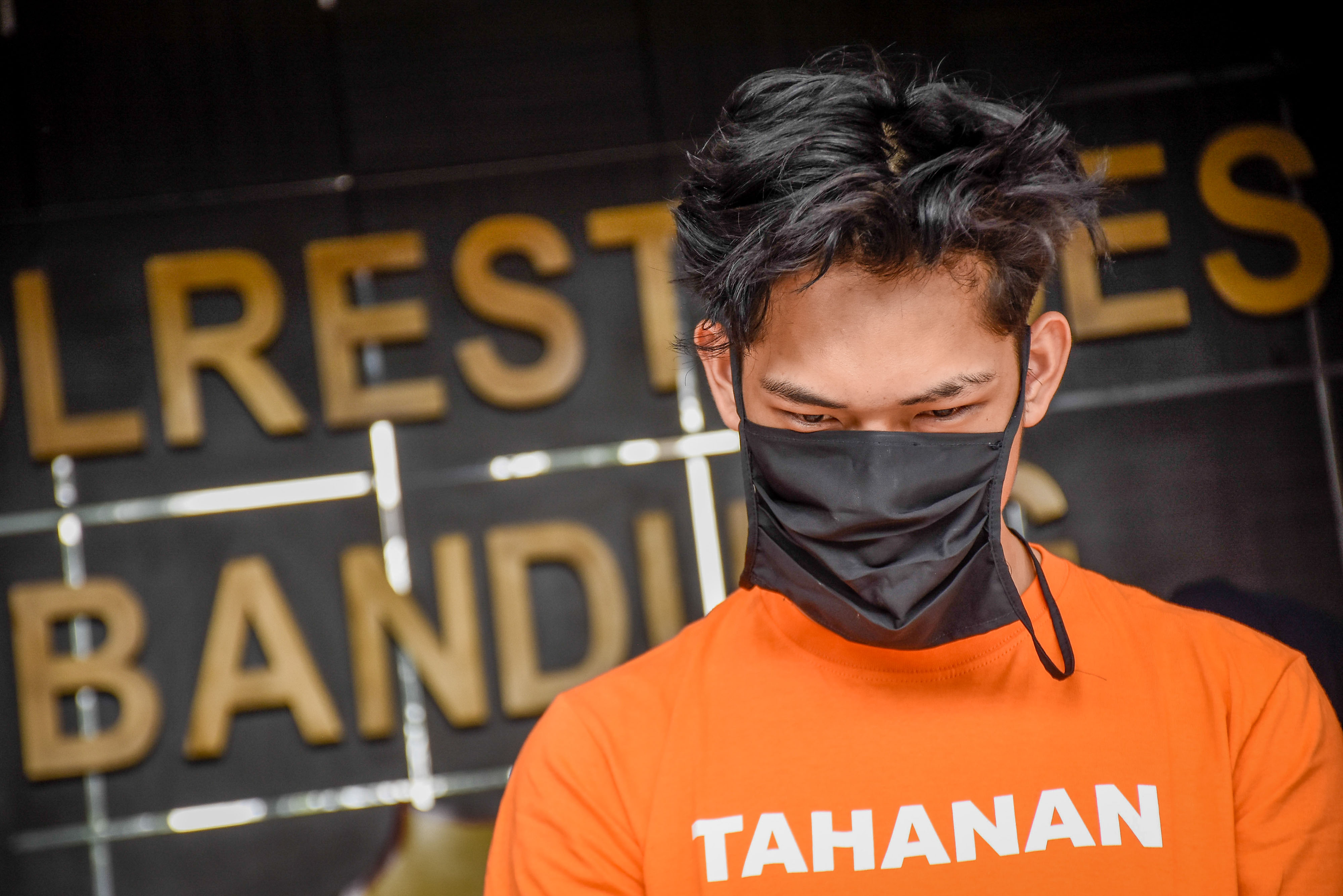 Ferdian Paleka saat gear perkara prank isi sdampah di Polrestabes Bandung, awal Mei silam