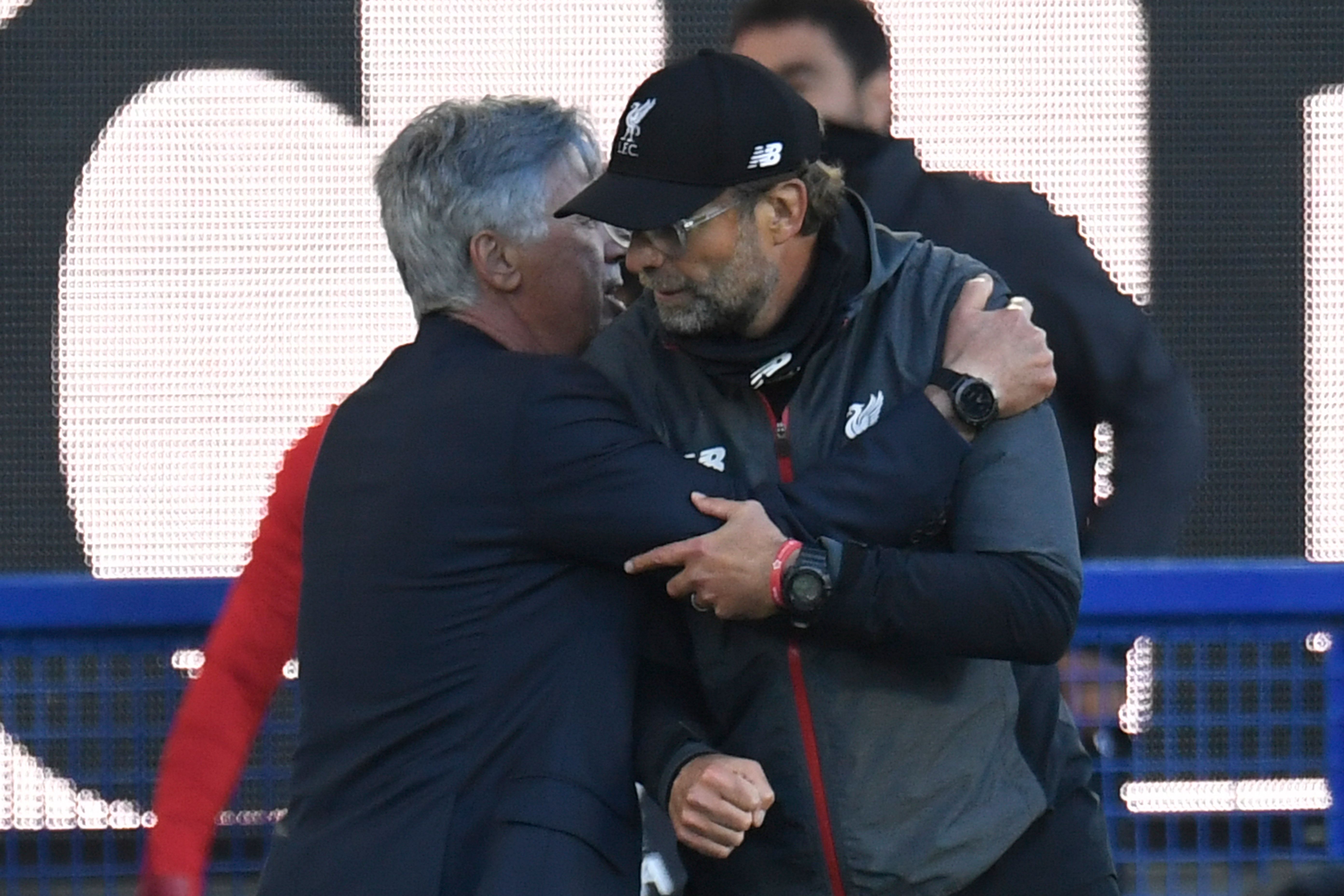 Manajer Liverpool Jurgen Klopp bersama dengan manajer Everton Carlo Ancelotti saat lanjutan Liga Primer 