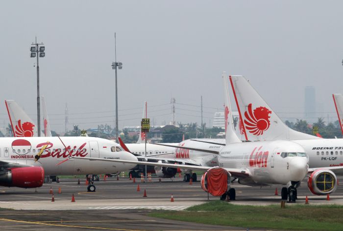 Sejumlah armada pesawat Lion Air Group terparkir di Apron Terminal 1 C Bandara Soekarno Hatta, Tangerang, Banten.