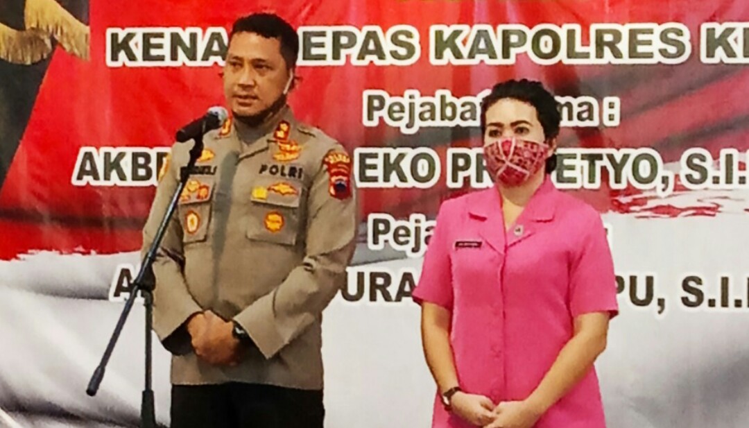 Kapolres Klaten AKB Edy Suranta Sitepu dan istri memperkenalkan diri pada masa jabatan barunya di Polres Klaten, Kamis (18/6/2020).