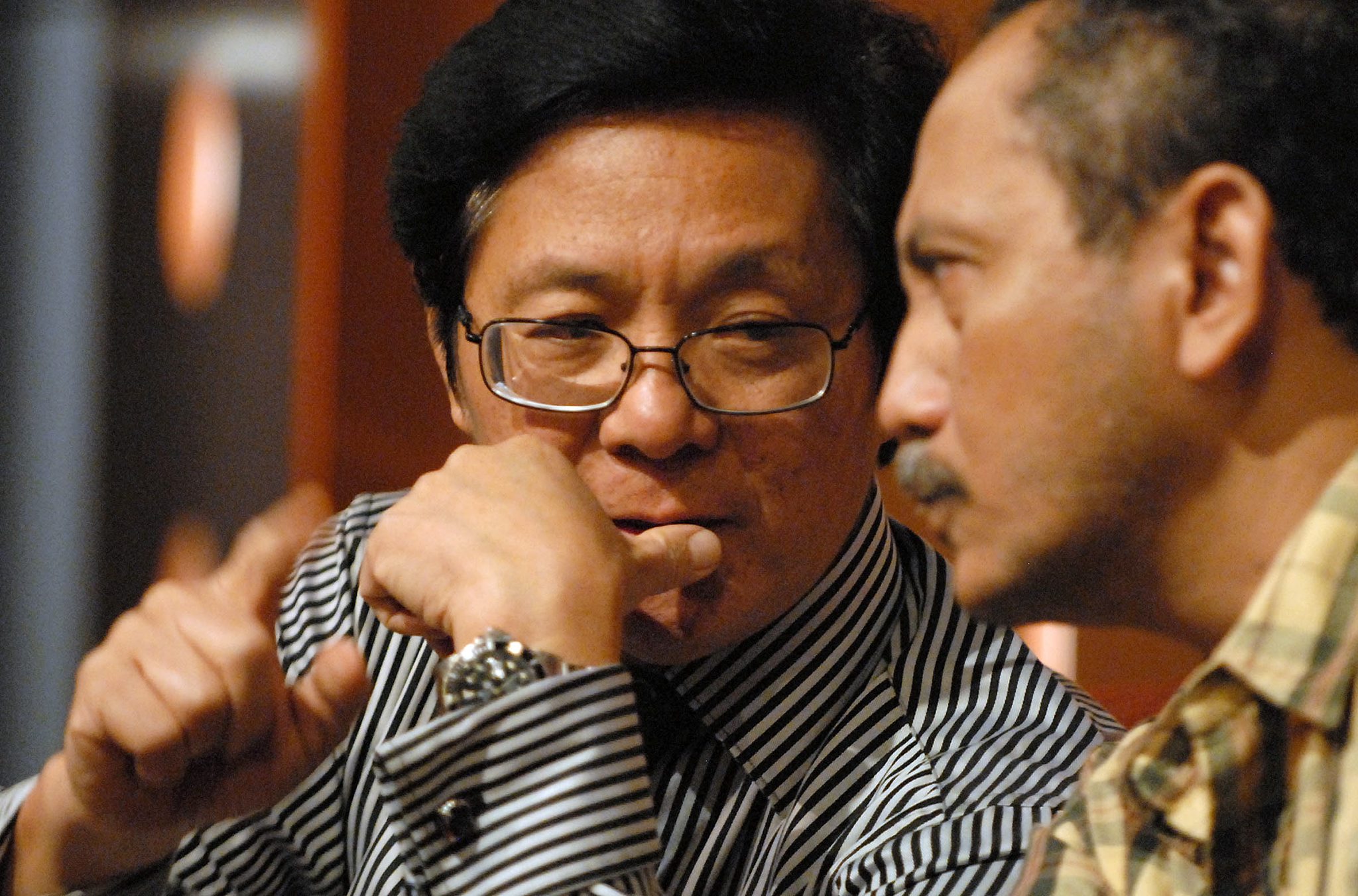 Pakar hukum pidana Frans Hendra Winarta (kiri)  