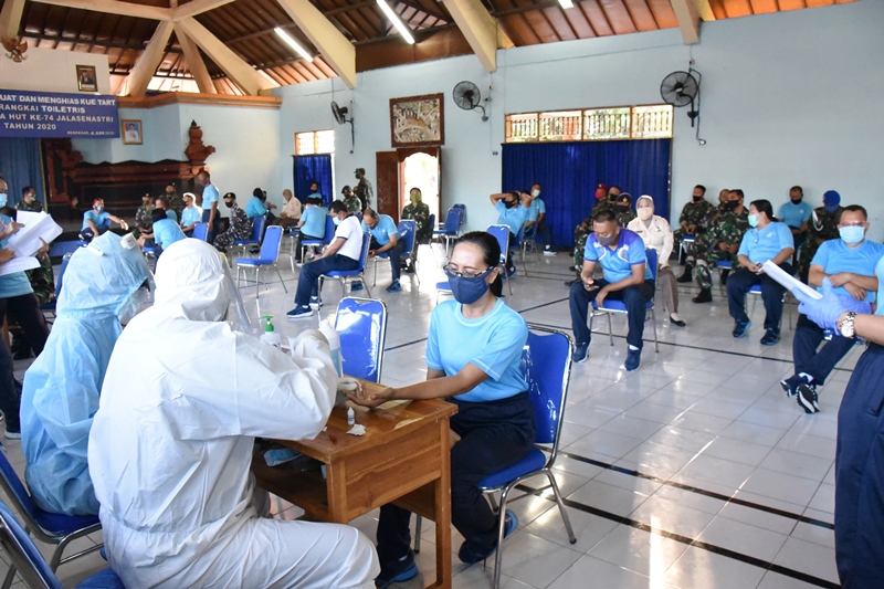 Seluruh prajurit TNI AL dan PNS yang bekerja di Lanal Denpasar wajib menjalani rapid test covid-19