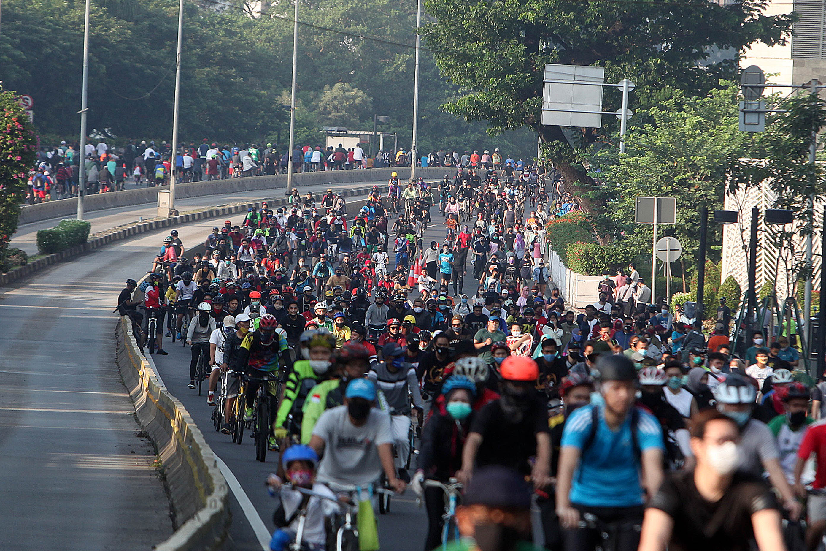 Warga yang berolahraga di CFD pada 21 Juni 2020
