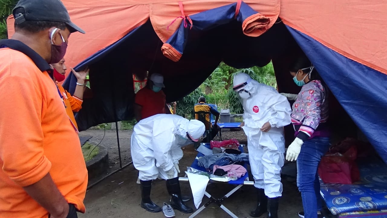 Satgas Covid-19 Flores Timur masih melacak warga kontak dengan pasien AL dari Klaster Gowa. 