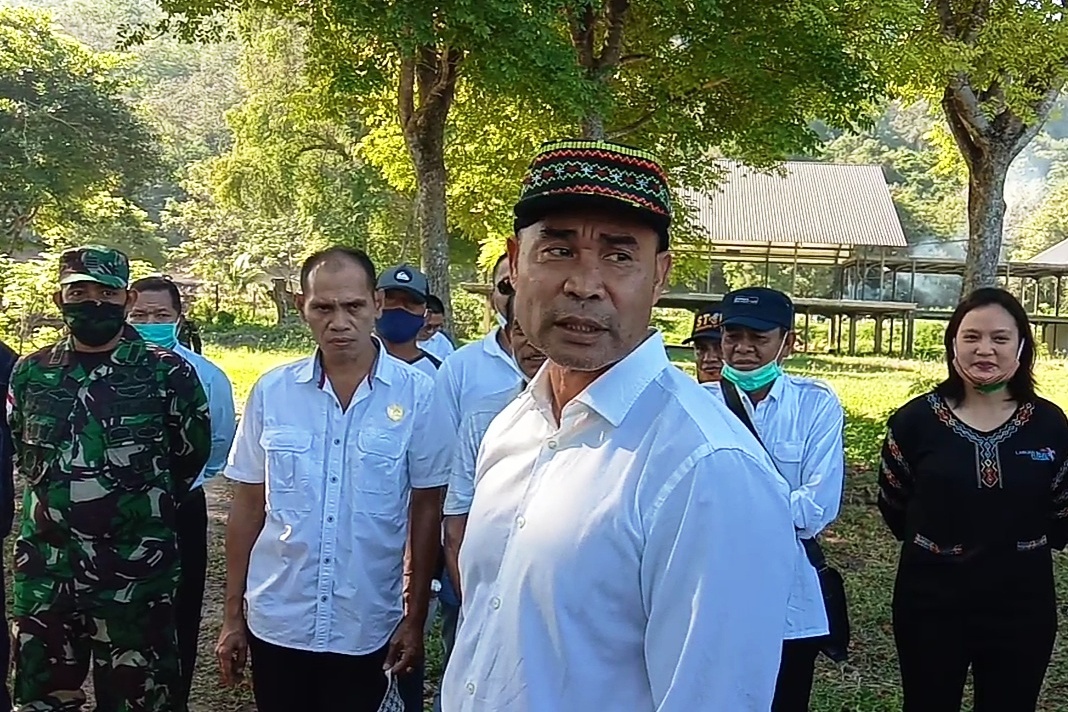 Gubernur NTT Viktor Bungtilu Laiskodat bertatap muka dengan kepala desa dan kepala OPD lingkup Sekretariat Daerah Manggarai Barat.