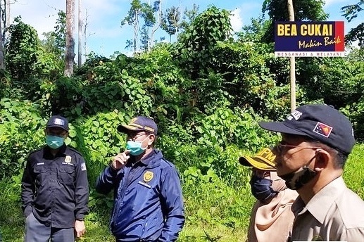 Bea Cukai patroli di perbatasan bersama CIQ