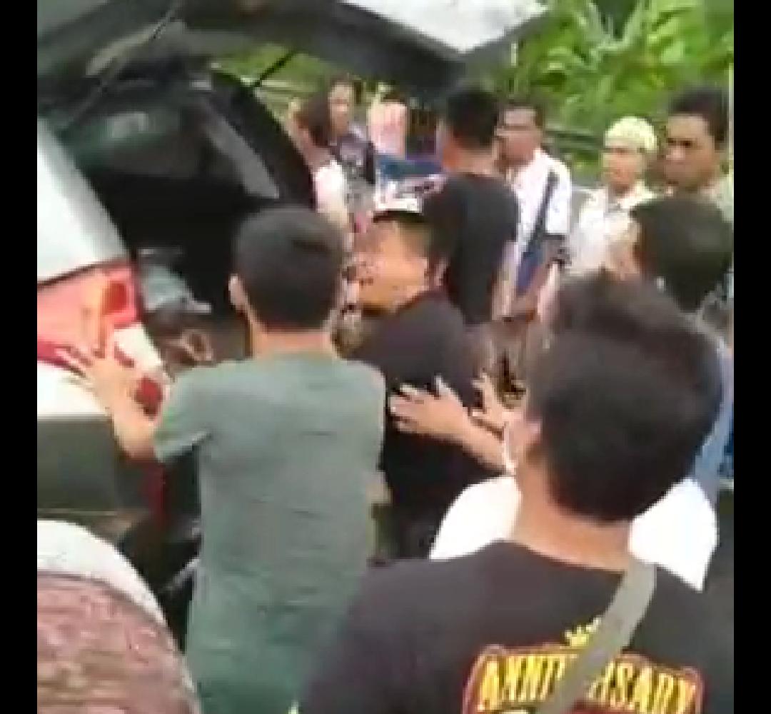Kutipan kejadian aksi heroik Kanit Provos Polsek Sidomulyo, Lampung Selatan (Lamsel), Bripka Masruri Rahman.