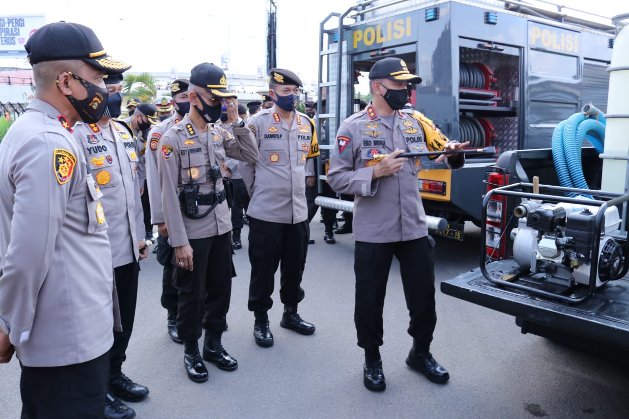 Ribuan polisi ditugaskan untuk tanggulangi kebakaran hutan di Sumatera Selatan.