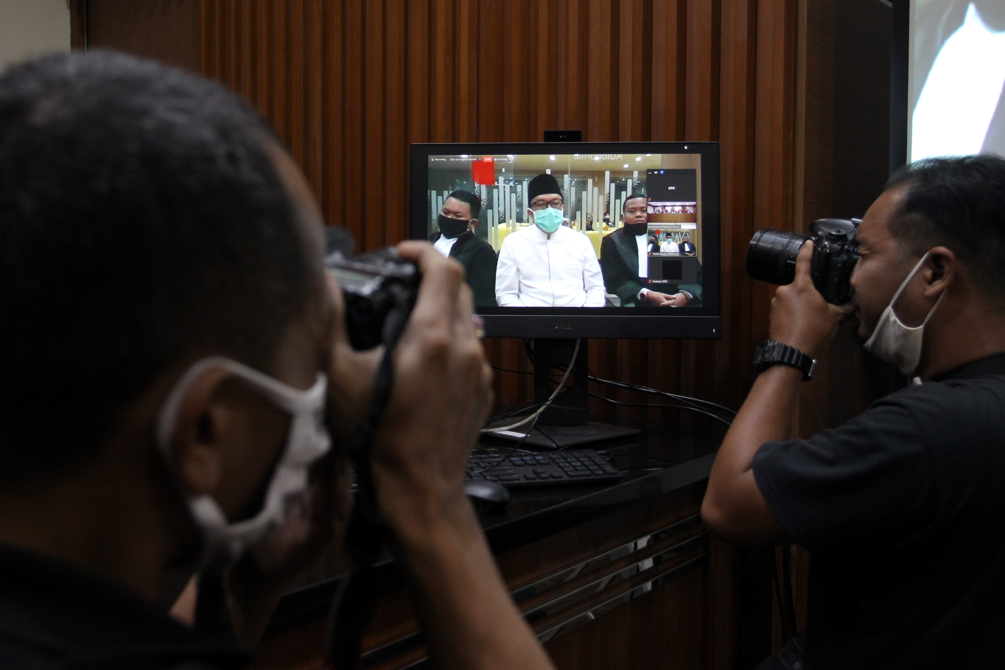 mantan Menpora Imam Nahrawi saat menjalani covis di Pengasdilan Tipikor dalam kasus dana hibah KONI