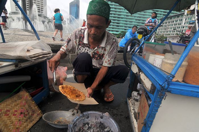 Ilustrasi - Berjualan saat Car Free Day di Jakarta.