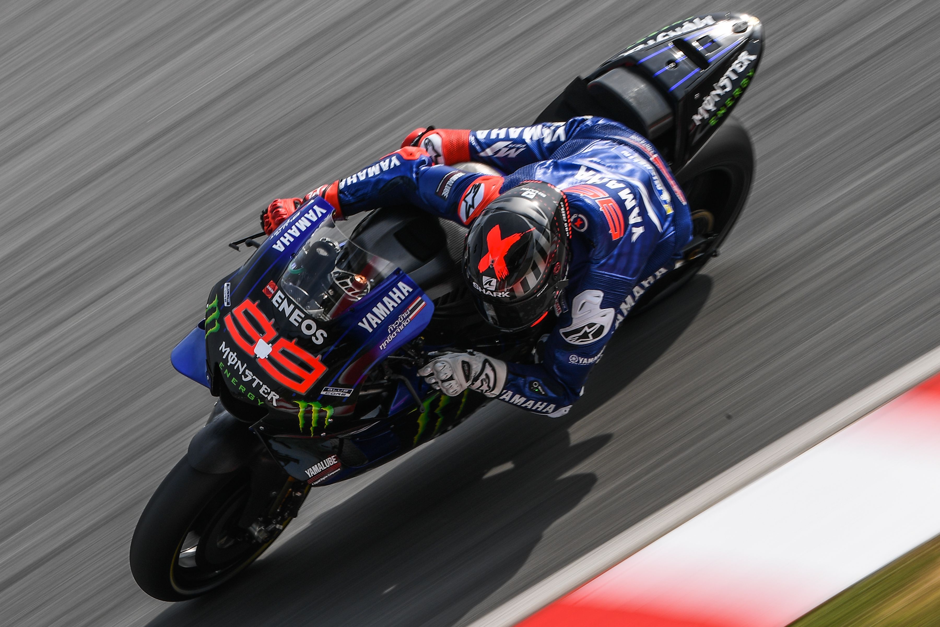 Test rider Yamaha Jorge Lorenzo melakukan uji coba di sirkuit sepang Malaysia, 9 Februari 2020.