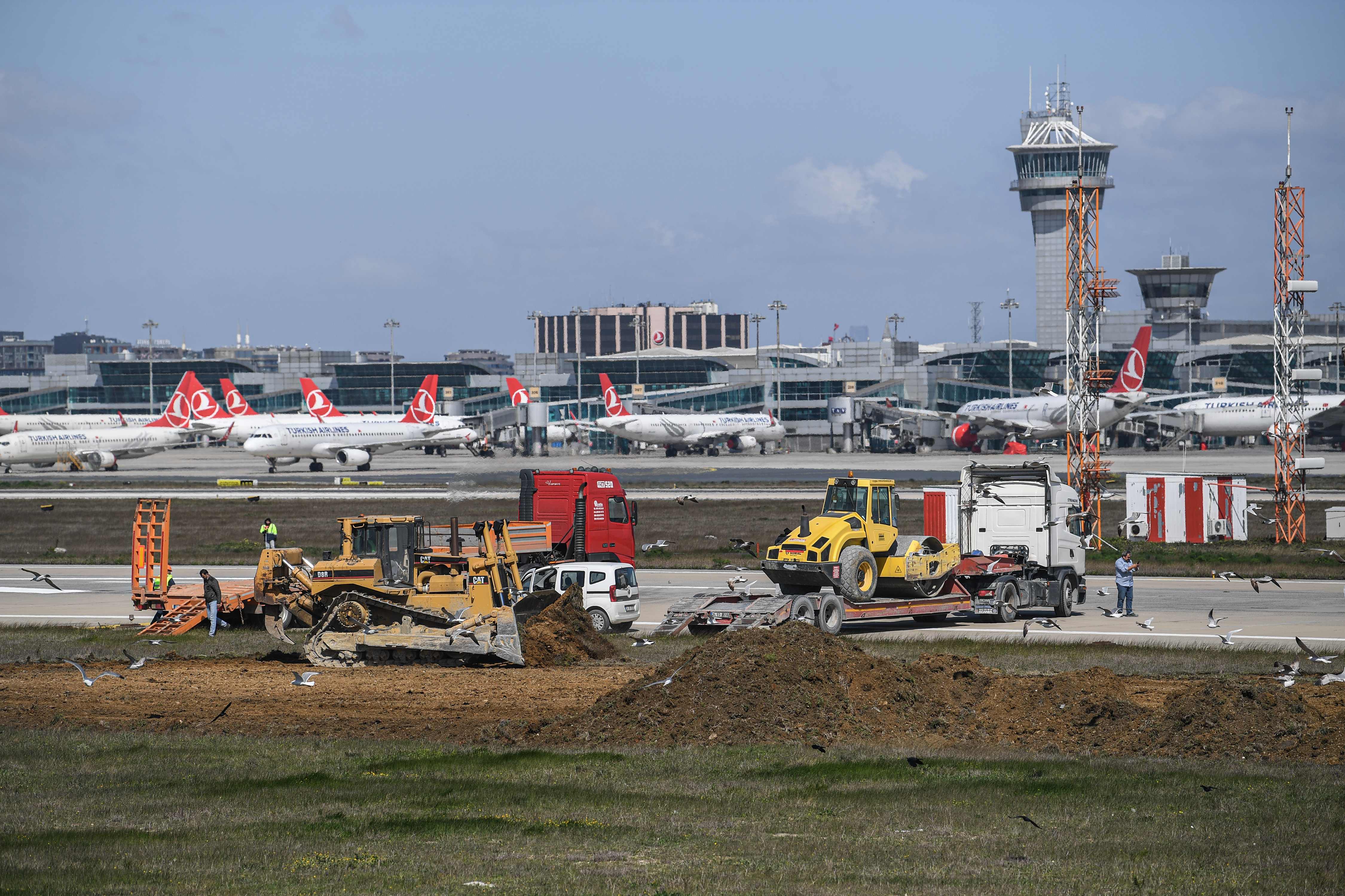 Persiapan pembangunan rumah sakit di bekas bandara Ataturk pada 8 April 2020