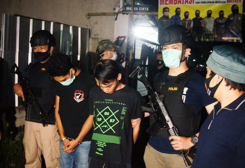 Polisi mengamankan pembuat tembakau sintetis di Cimahi yang dijual di media sosial