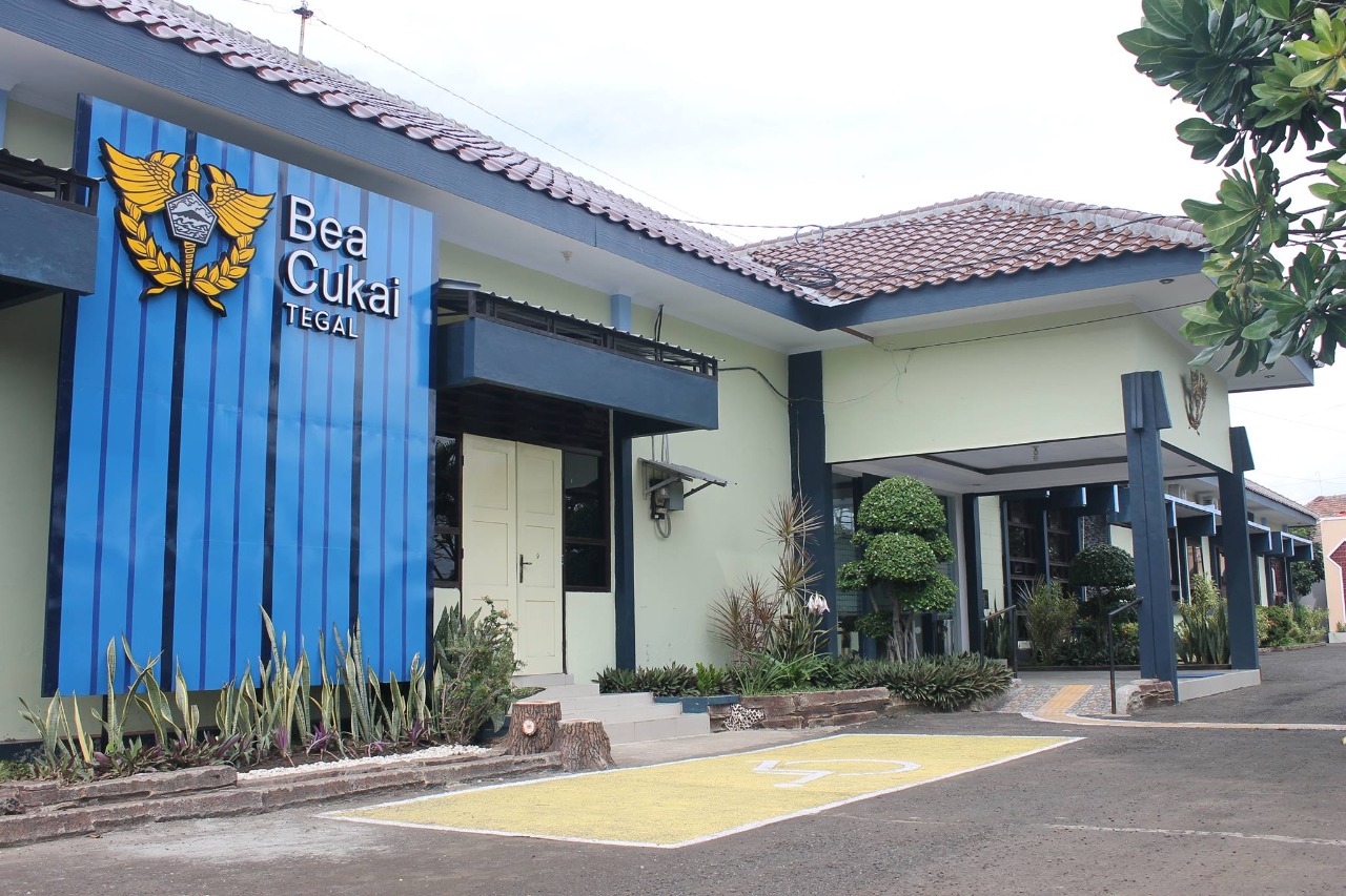 Kantor Bea Cukai Tegal meraih peringkat ketiga kantor pelayanan terbaik (KPT) dari Kementerian Keuangan.