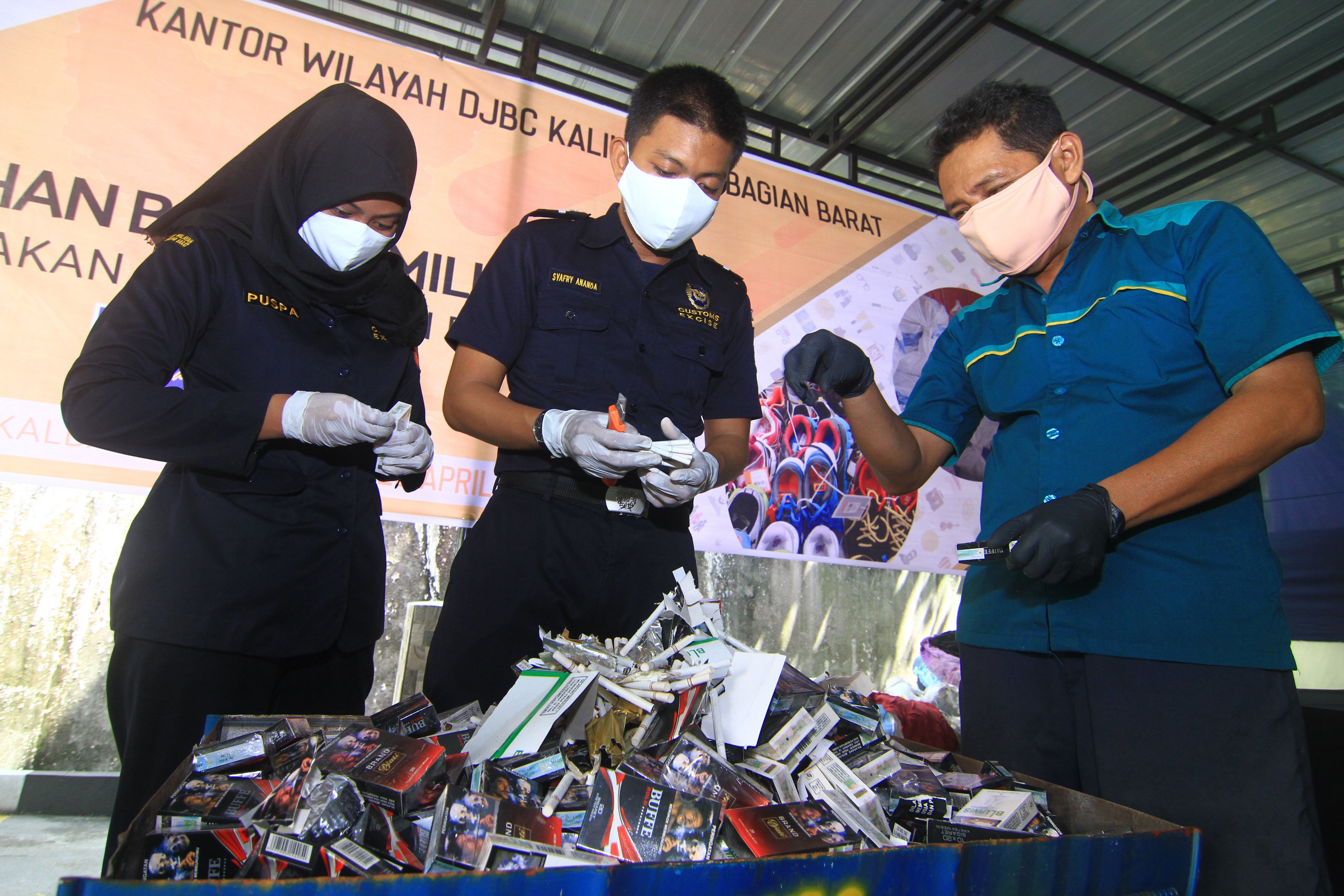 BEA CUKAI MUSNAHKAN BARANG SELUNDUPAN