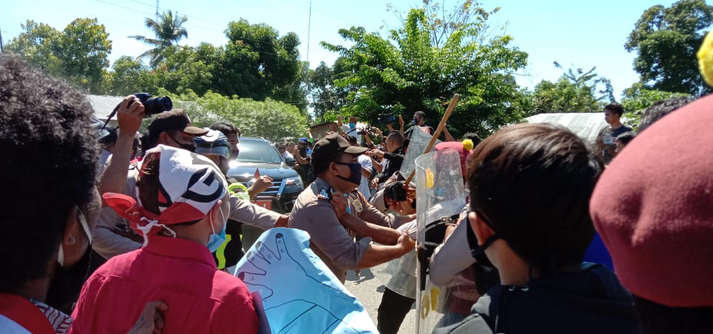 Demonstrasi tolak pabrik semen di Manggarai Timur