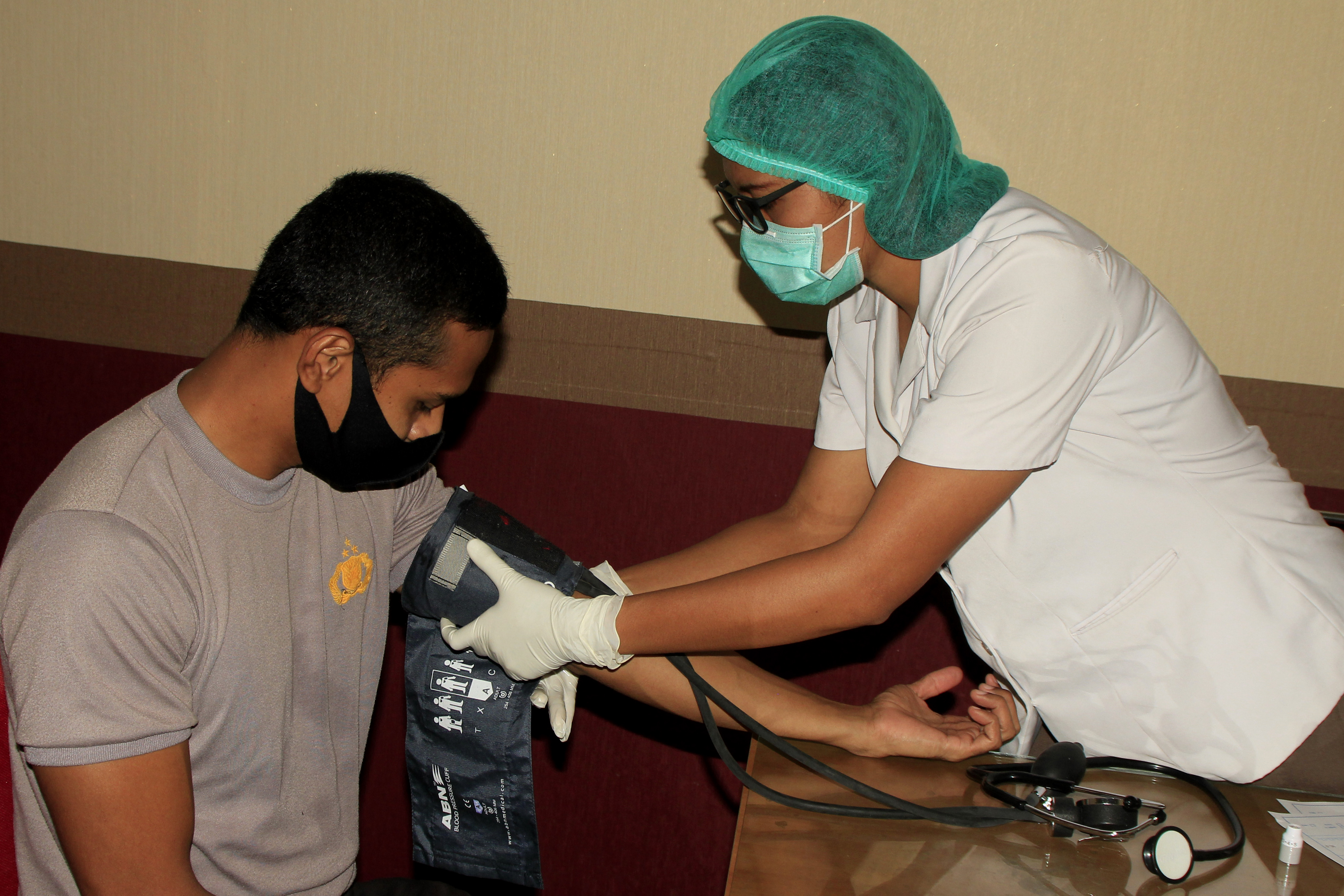 Pasien Covid-19 yang sembuh mendonasikan plasma darahnya untuk pengobatan Covid-19