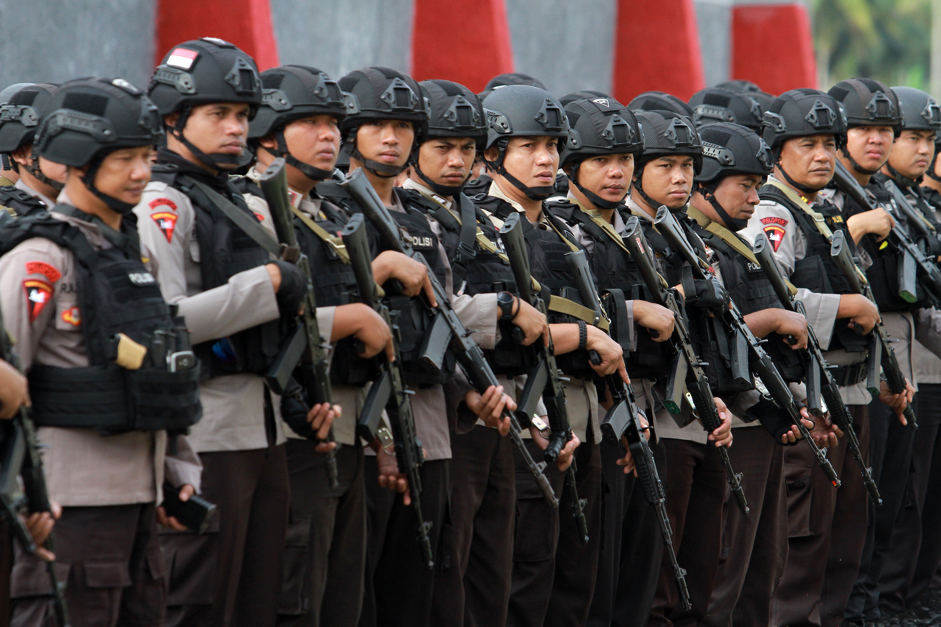 Personel Brimob mengikuti arahan terkait pengamanan Pilkada 2020.