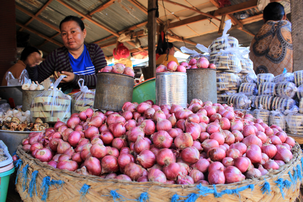 Harga bawang merah di pasar tradisional di Kupang sudah turun