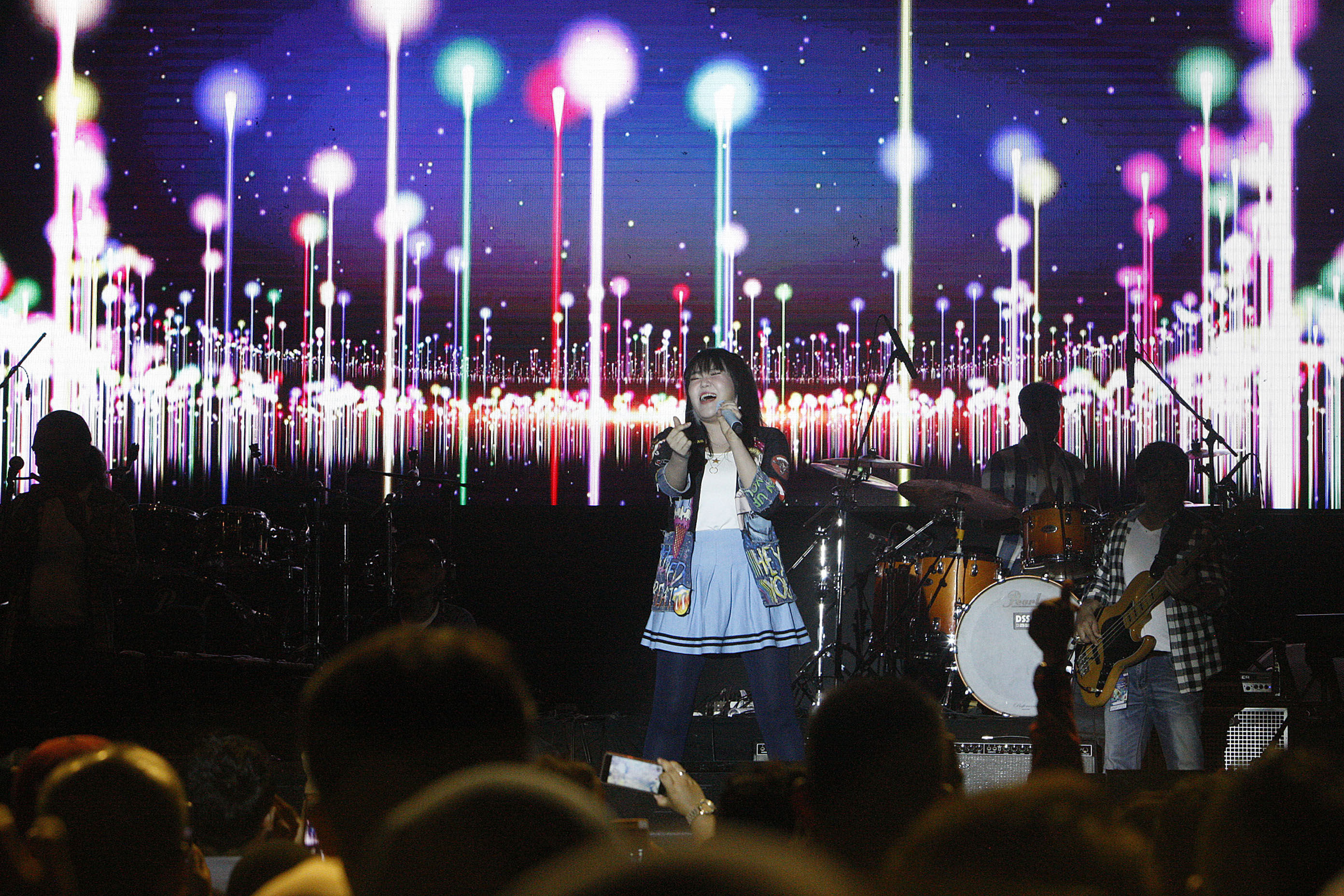  Penyanyi Via Vallen menghibur penonton di gelaran Internationl Jatiluhur Jazz Festival, Purwakarta, Jawa Barat,