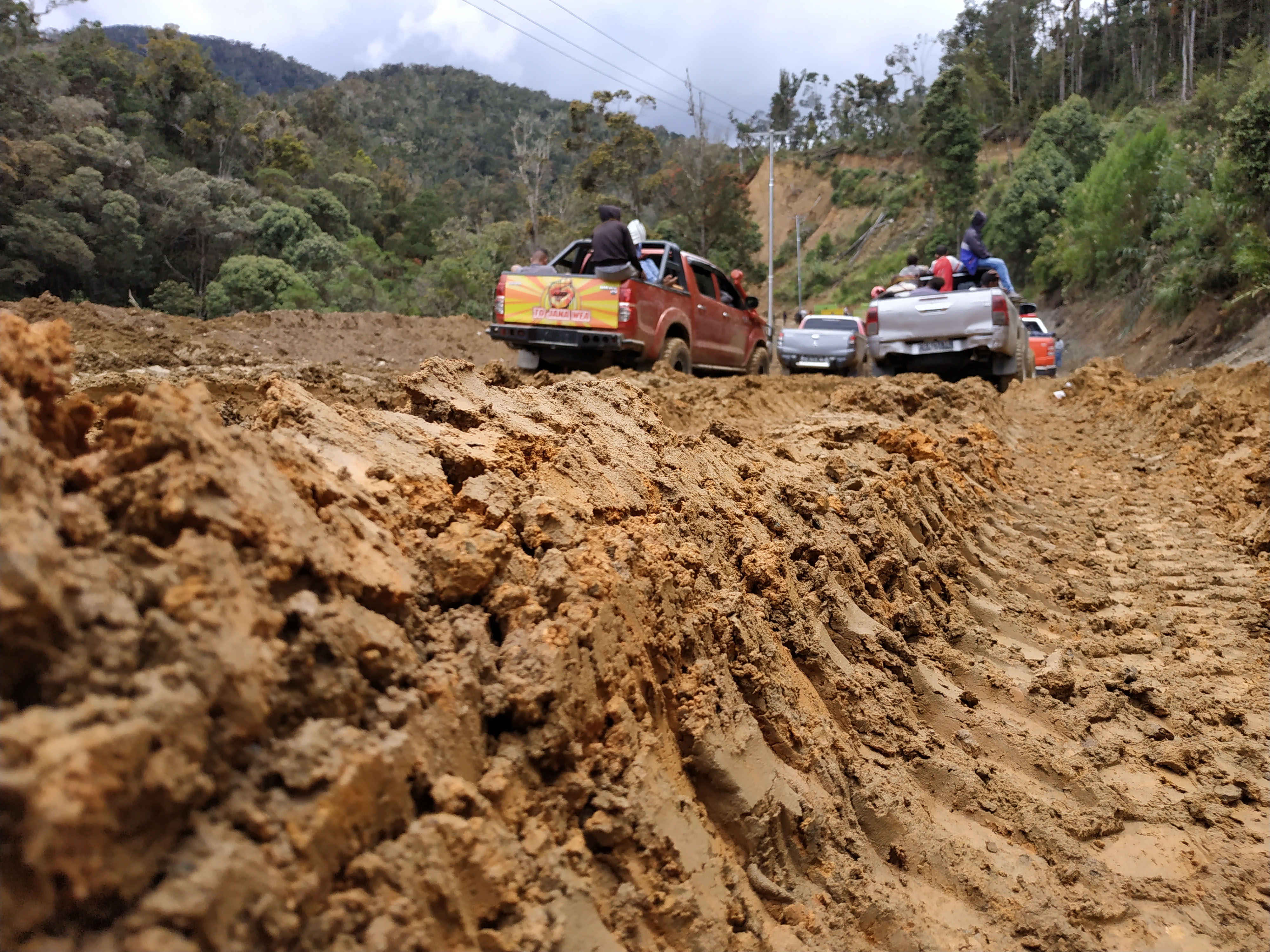 Medan jalan menuju Pegunungan Arfak, Papua Barat