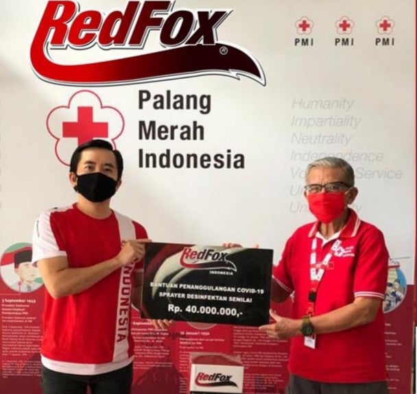 Donasi sprayer disinfektan Redfox ke Palang Merah Indonesia