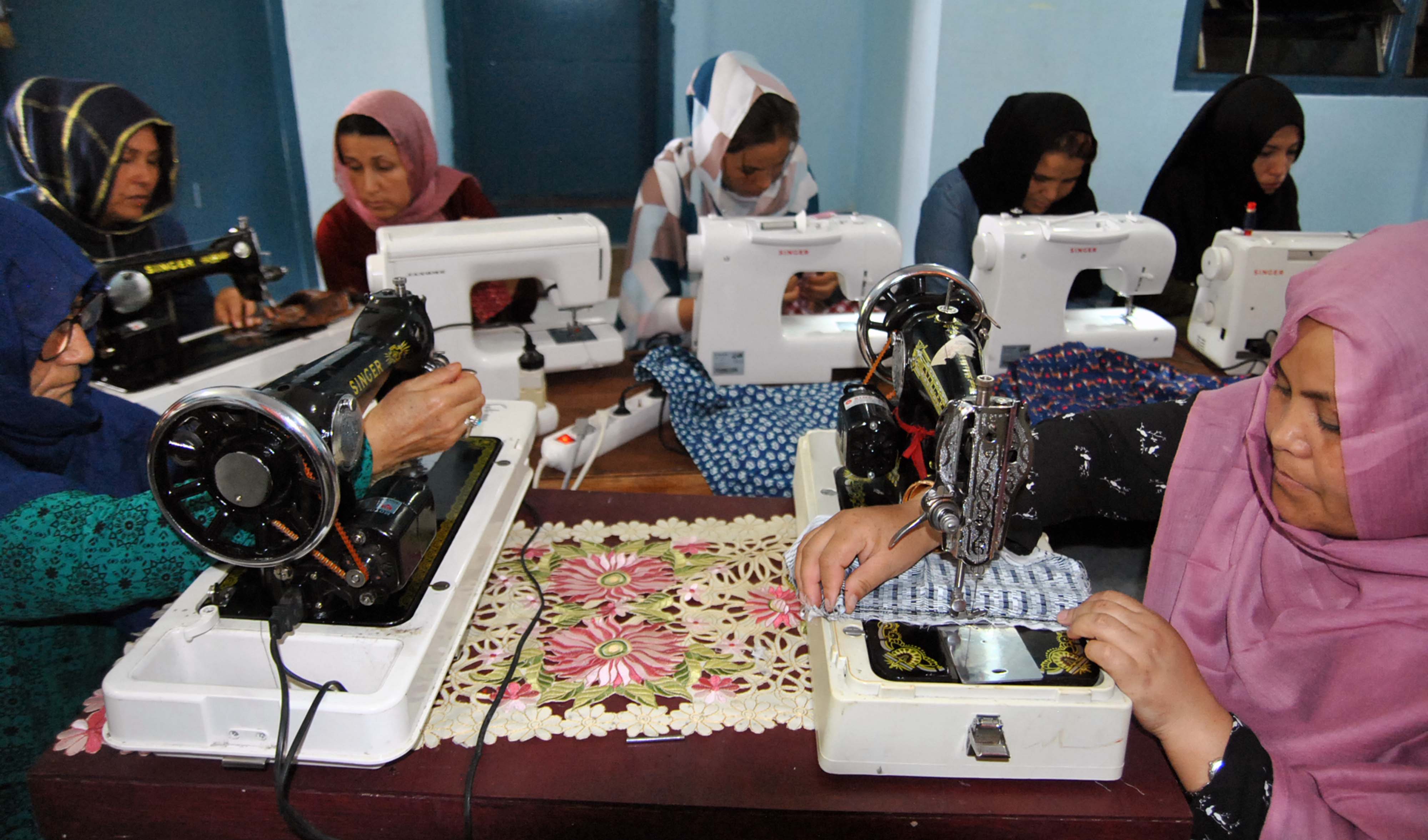 Ilustrasi kelas keterampilan dengan spesiliasi menjahit