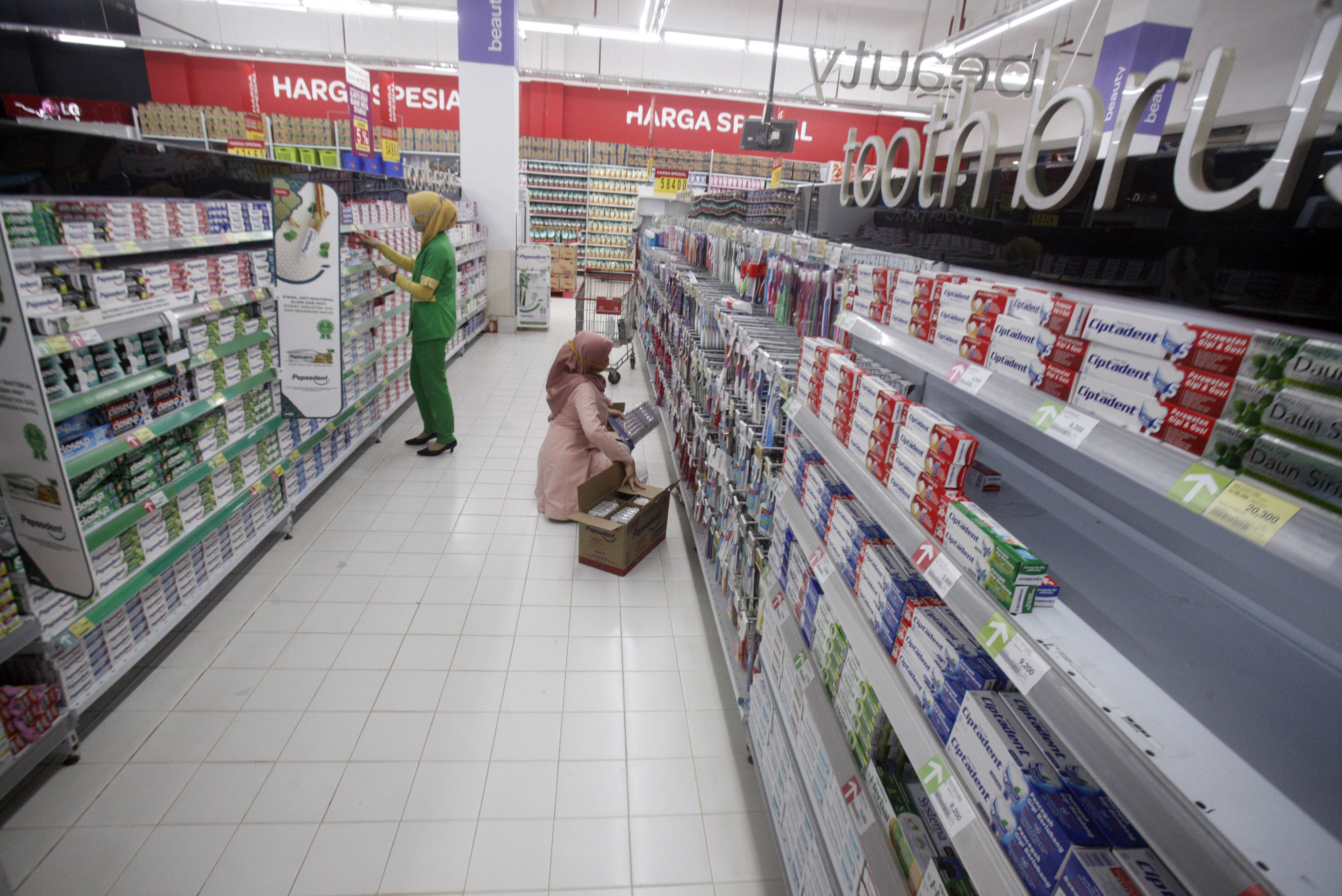 Asosiasi Pengusaha Ritel Indonesia (Aprindo) menyatakan pada masa pandemi COVID-19 omzet penjualan peretail hilang 85%- 90%. 