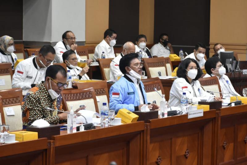 Menkominfo Johnny G. Plate dalam apat kerja Komisi I DPR-RI di Gedung DPR RI Senayan, Jakarta, Senin (22/06)