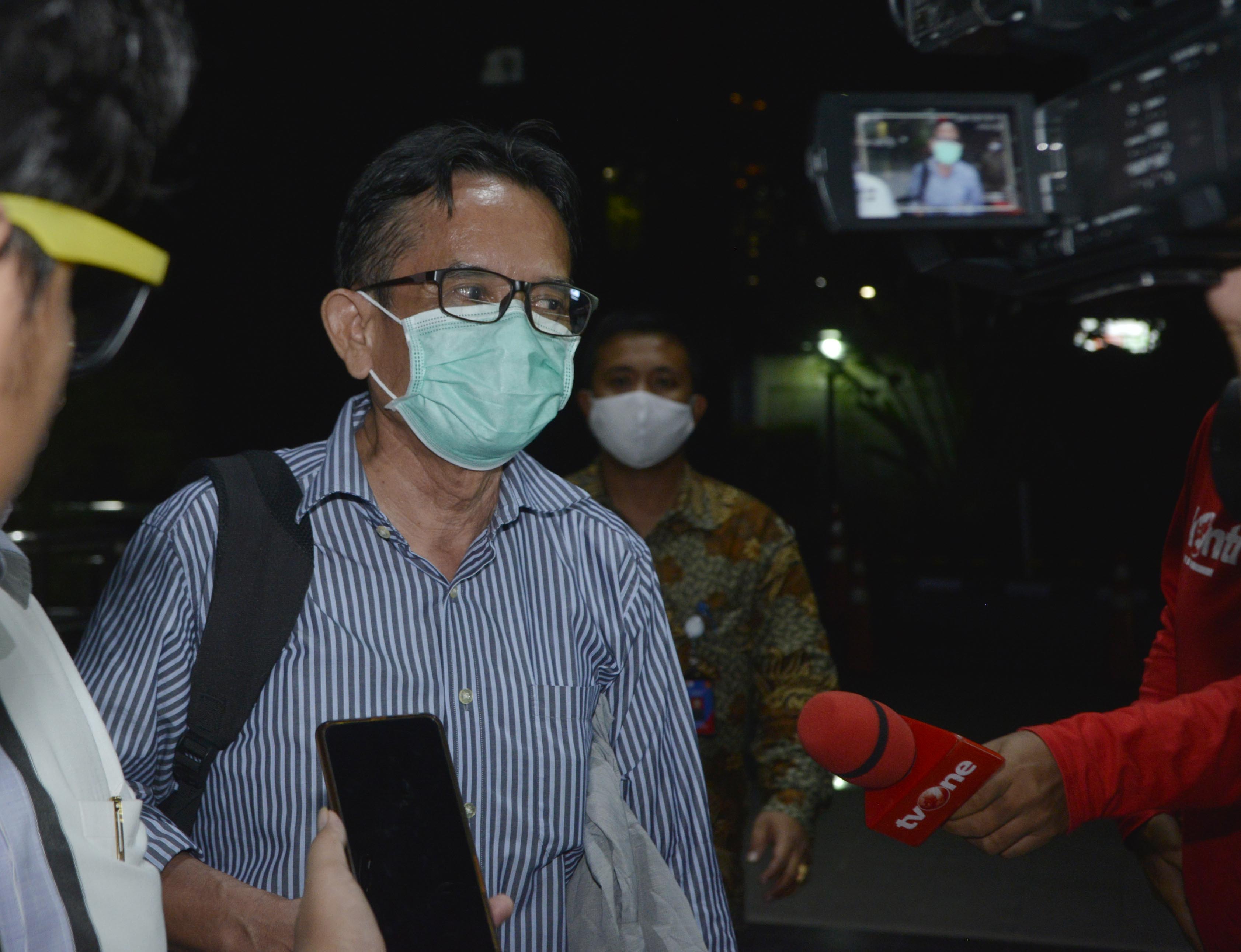 Mantan Direktur Utama PT Dirgantara Indonesia (Persero) (PTDI), Budi Santoso memeberikan keterangan usai diperiksa di Gedung Merah Putih KPK