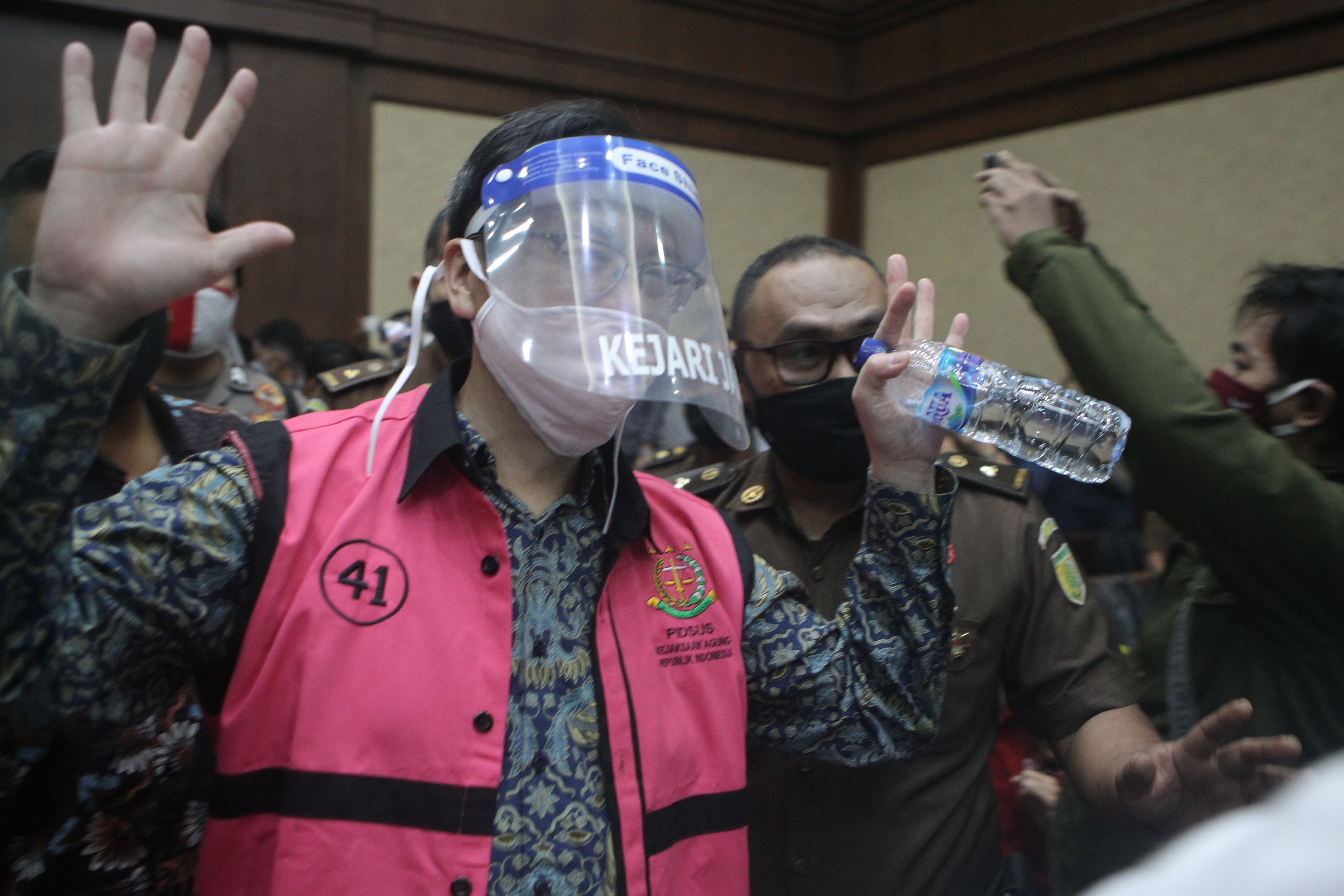 Terdakwa korupsi Jiwasraya menghadiri sidang perdana di Pengadilan Tipikor, Jakarta, Rabu (3/6).