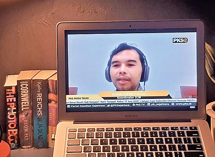 Koordinator ICW Adnan Topan Husodo menjadi narasumber pada diskusi daring bertema Janggalnya pengungkapan kasus Novel: Gak sengaja?.