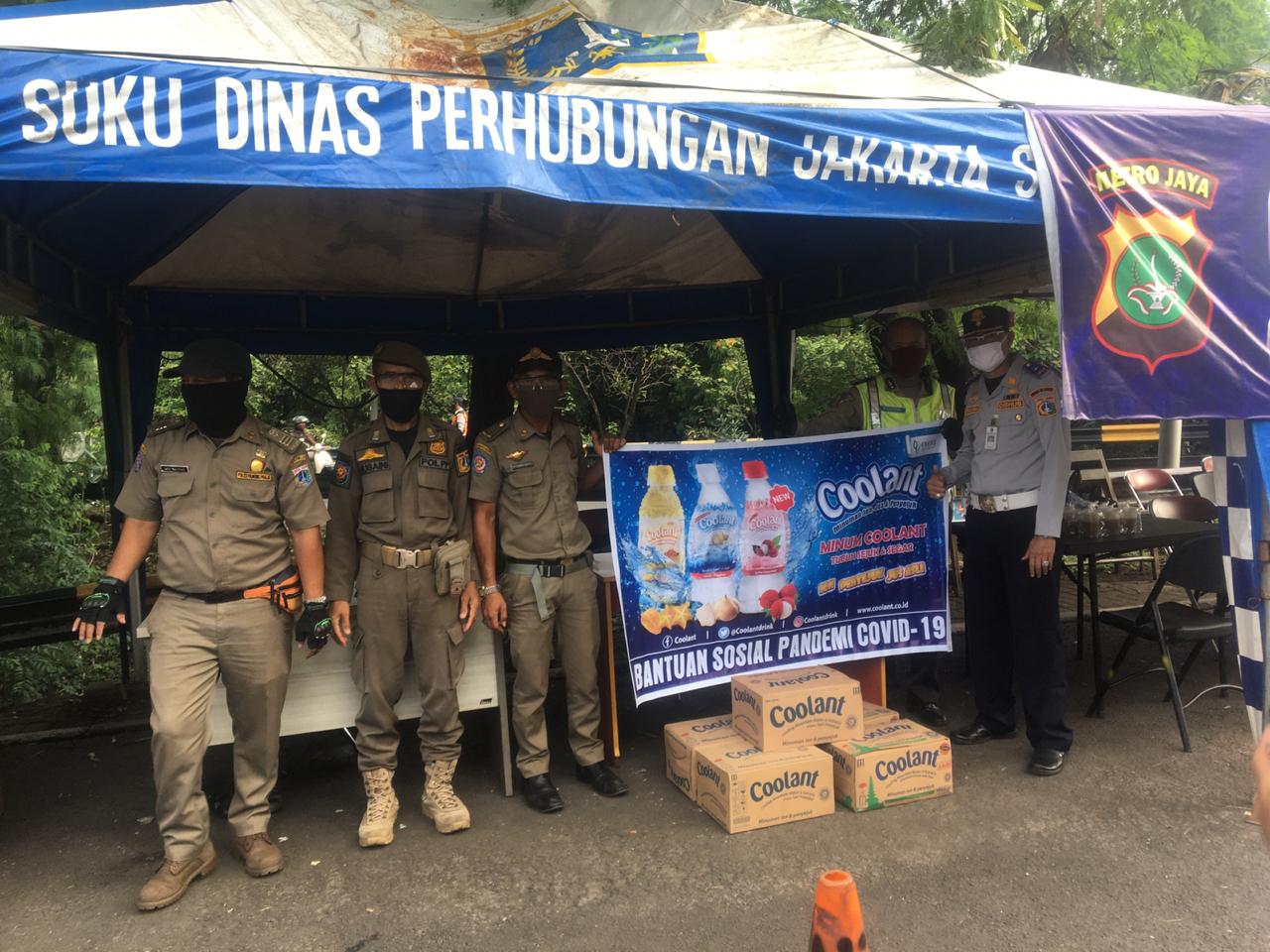 Coolant, minuman ion dan penyejuk, mendistribusikan bantuan di Jabodetabek untuk masyarakat dalam menghadapi pandemi Covid-19.