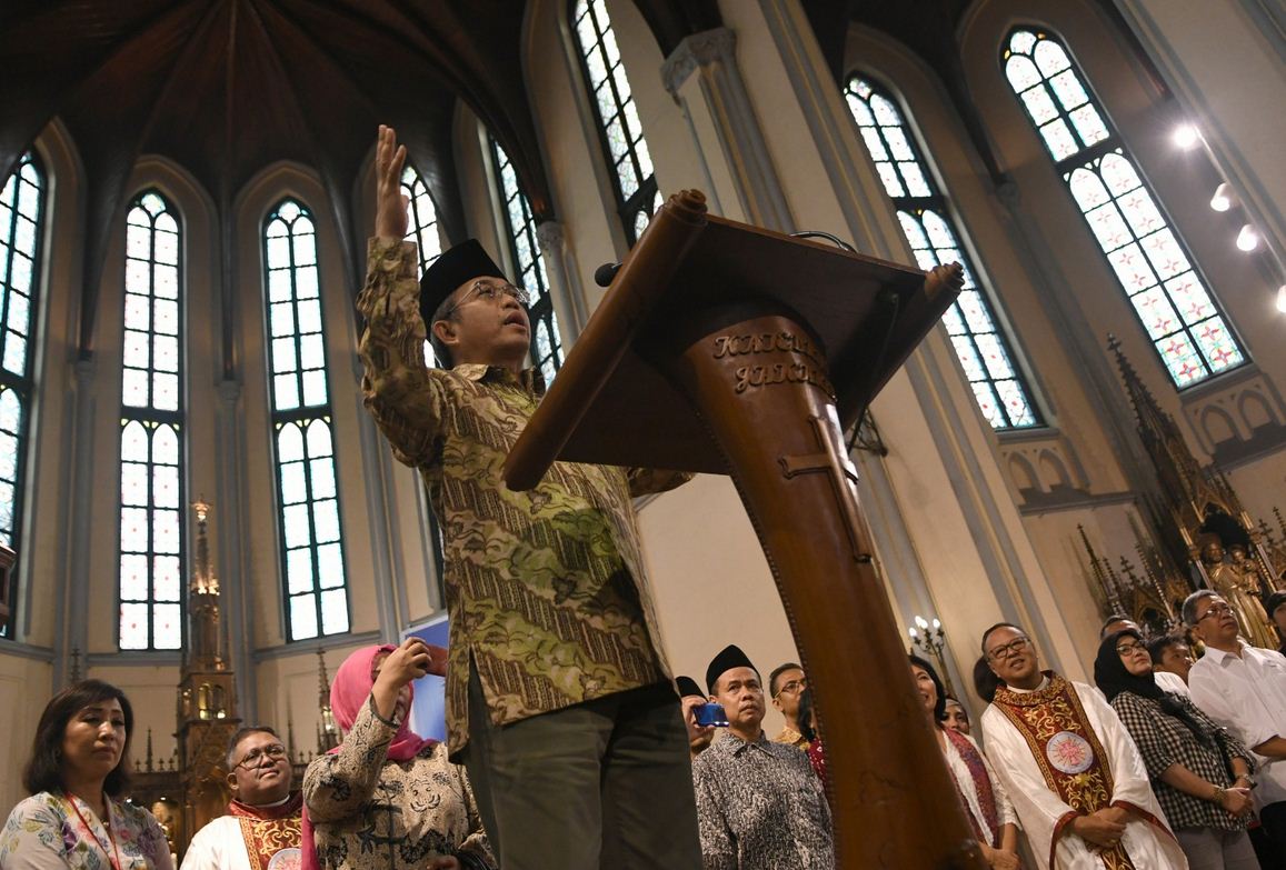 Mantan Ketua Badan Pembinaan Ideologi Pancasila (BPIP) Yudi Latif di atas mimbar.