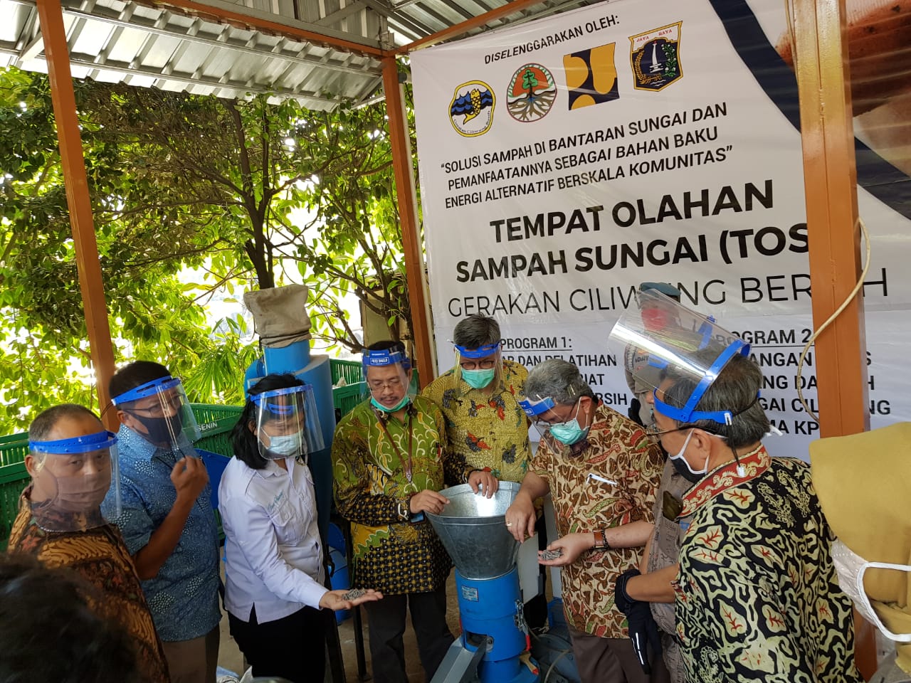Tempat Olahan Sampah Sungai Gerakan Ciliwung Bersih (TOSS-GCB). 