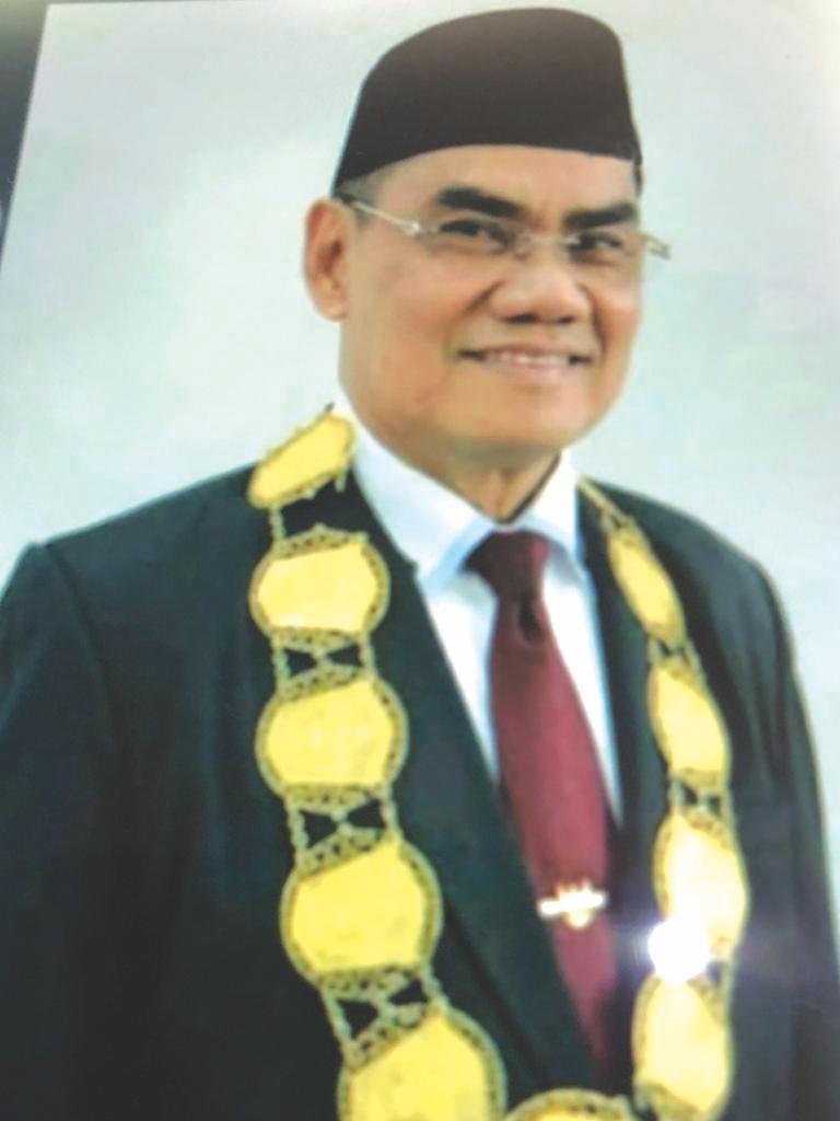 Prof Dr H Basri Modding, SE, MSi Rektor UMI.