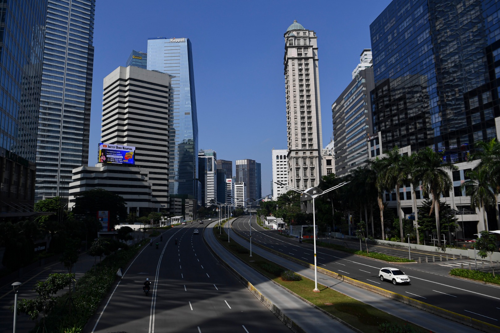 Pusat perkantoran di kawasan Thamrin Jakarta sepi karena pandemik covid-19