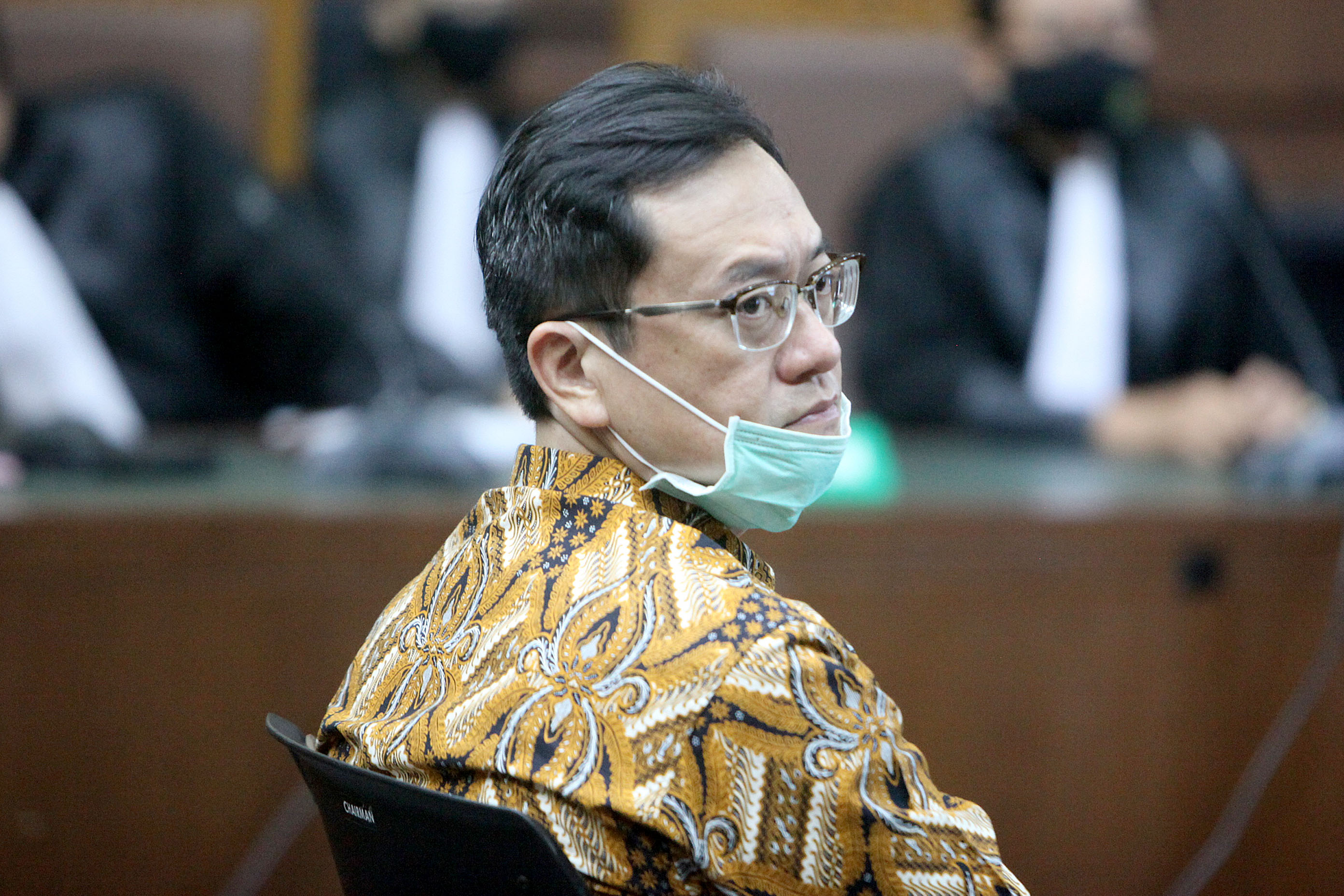 Benny memohon kepada Majelis Hakim untuk membatalkan dakwaan tersebut lantaran dinilai tidak melakukan tindak pidan korupsi.