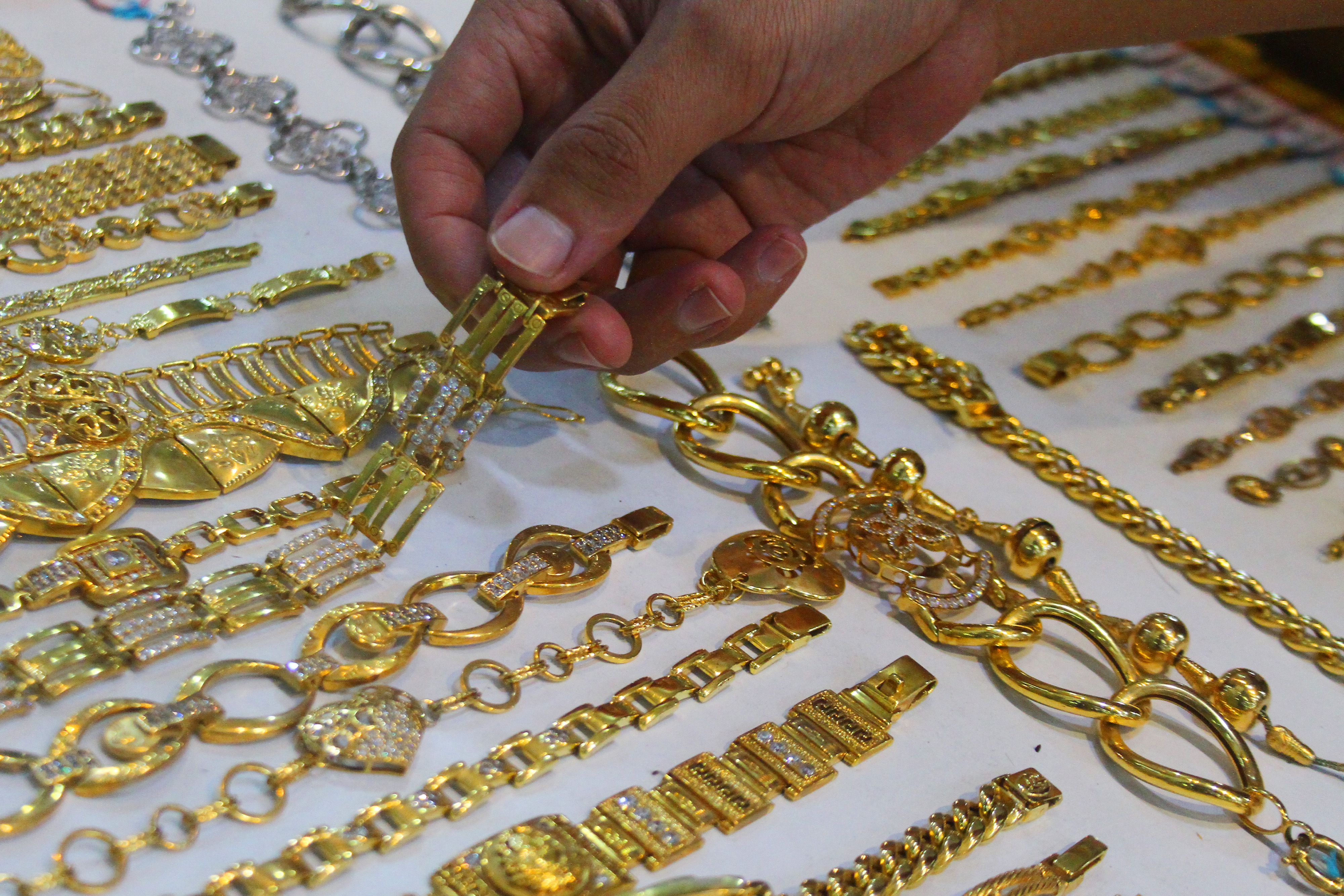 Lagi, Emas Turun 4,5 dolar AS