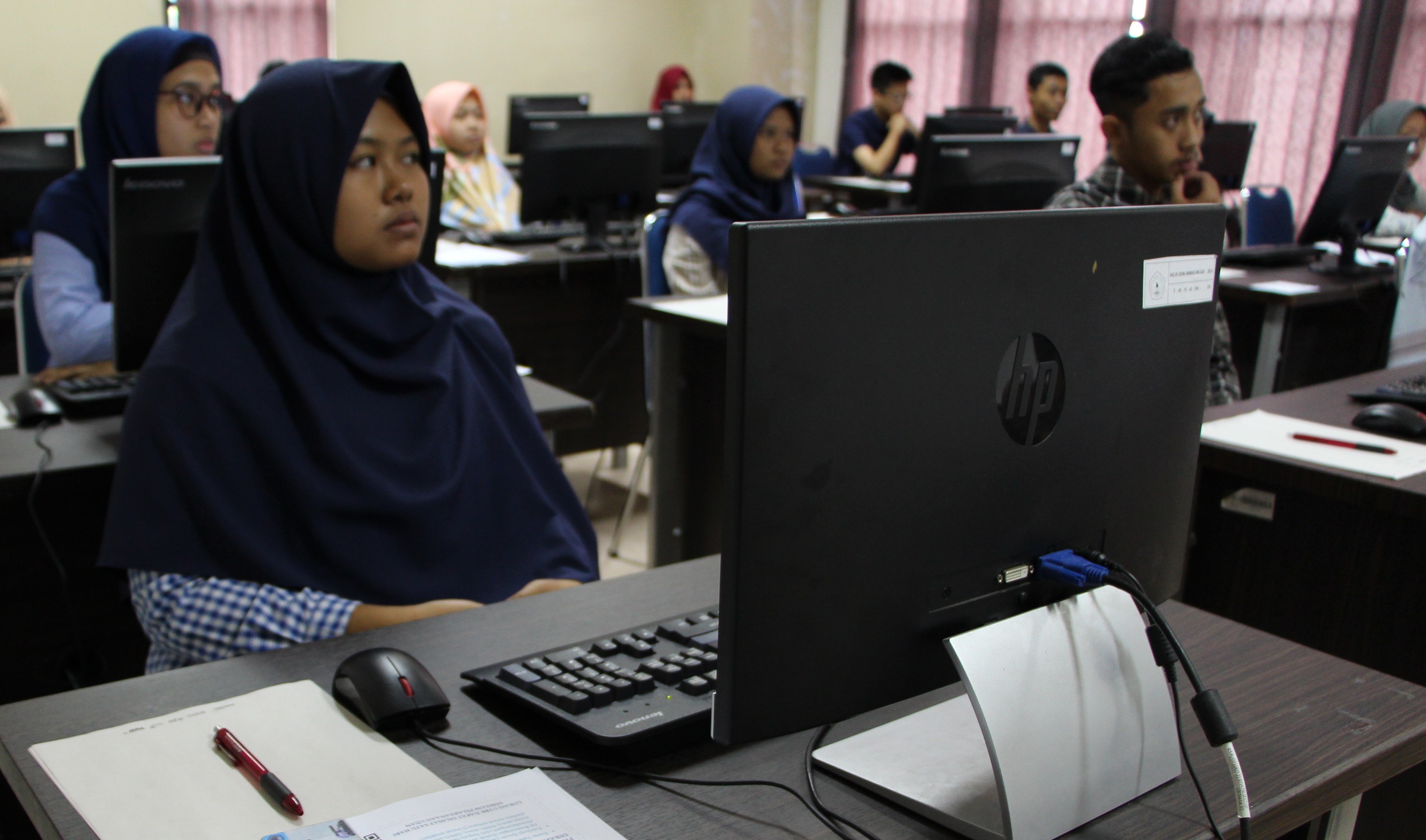 Ujian Tulis Berbasis Komputer (UTBK) di Universitas Tidar Magelang, Jumat (19/6).