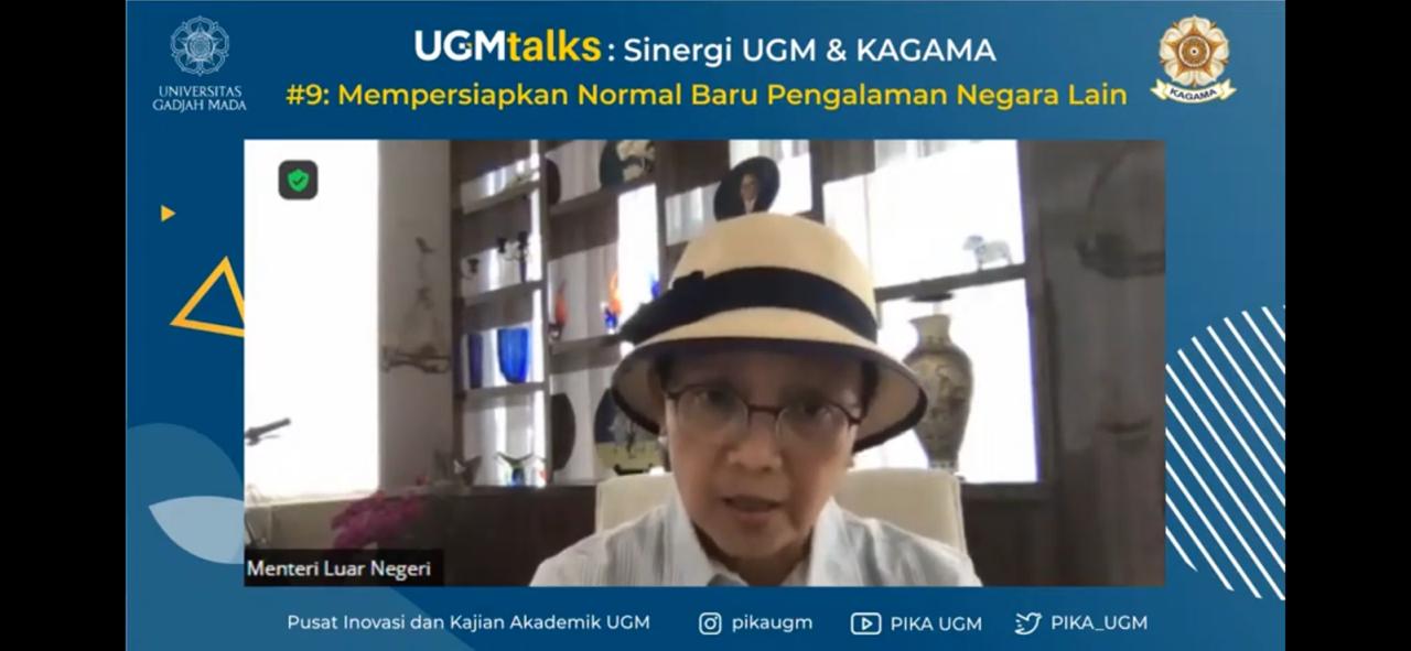 Menlu Retno Marsudi saat berbicara di diskusi virual Kagama-UGM