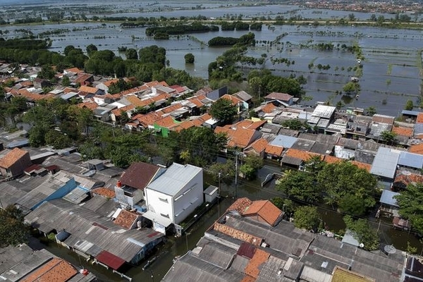 Ilustrasi -- Banjir rob di wilayah Pekalongan, Jawa Tengah. 